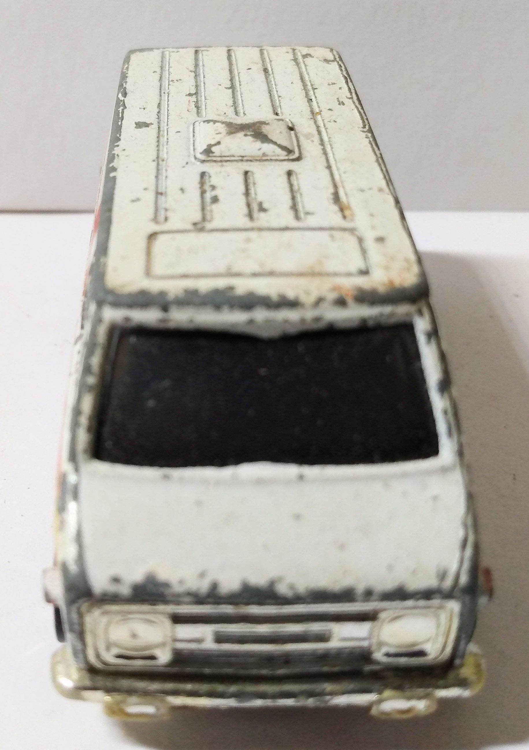 Hot Wheels Redline Paramedic Ambulance 7661 Hong Kong 1974 - TulipStuff