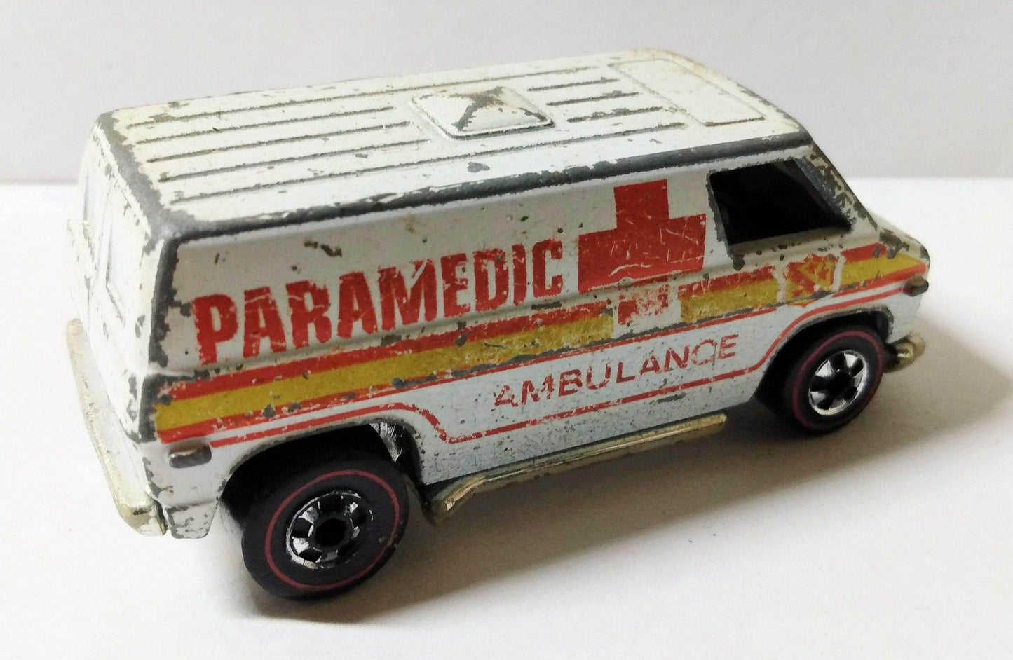 Hot Wheels Redline Paramedic Ambulance 7661 Hong Kong 1974 - TulipStuff