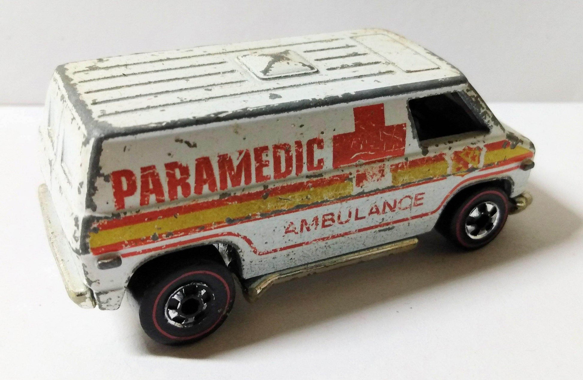 Hot Wheels Redline Paramedic Ambulance 7661 Hong Kong 1974 - TulipStuff