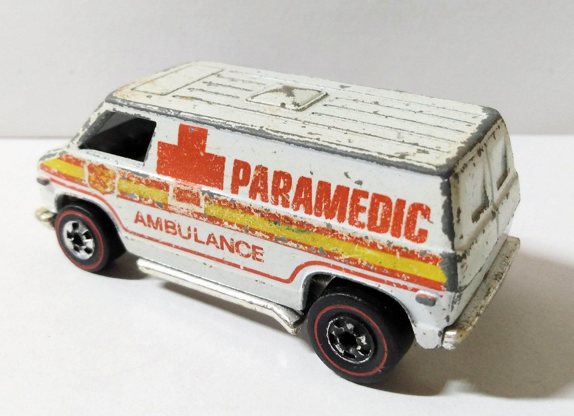 Hot Wheels Redline Paramedic Ambulance 7661 Hong Kong 1974 - TulipStuff