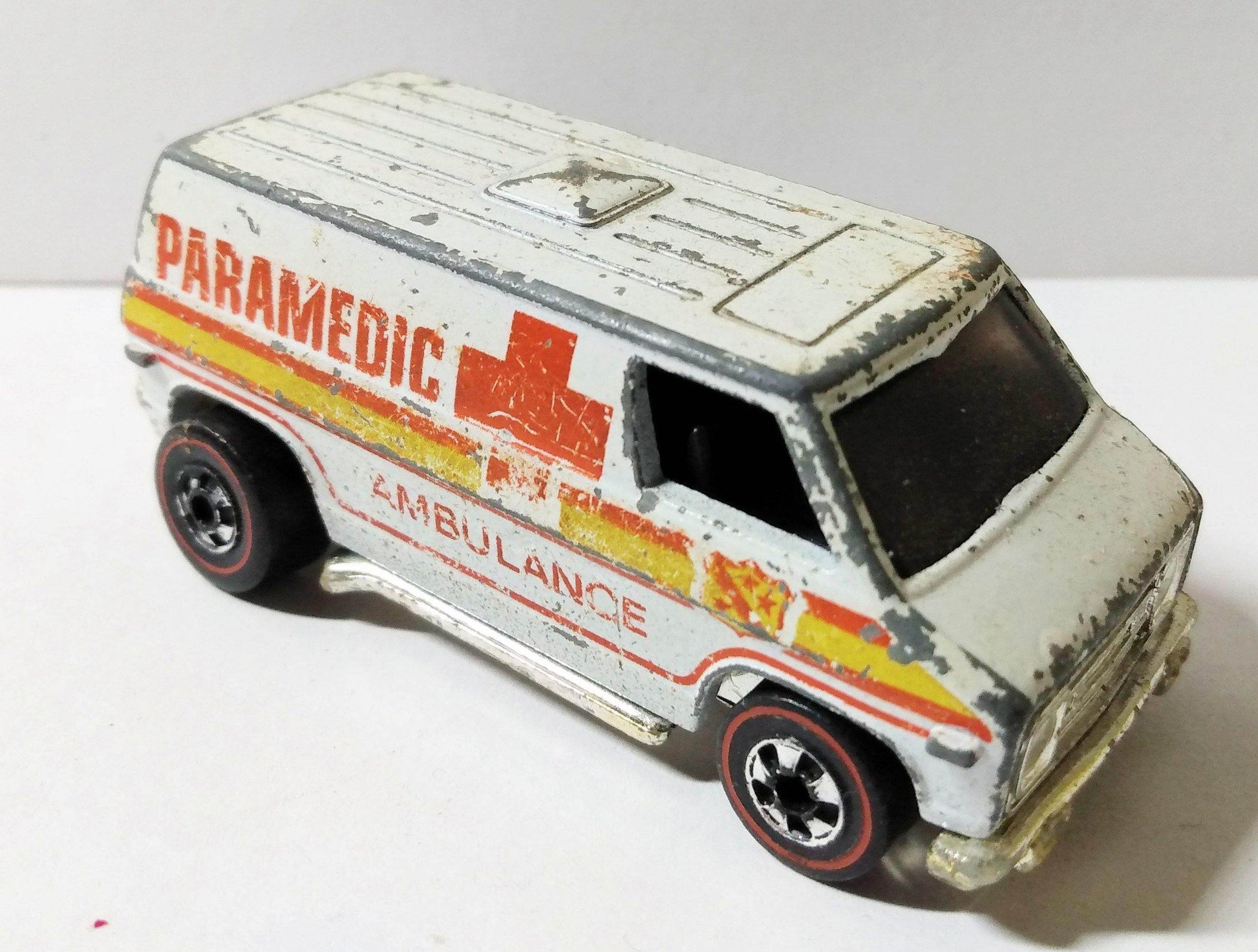 Hot Wheels Redline Paramedic Ambulance 7661 Hong Kong 1974 - TulipStuff