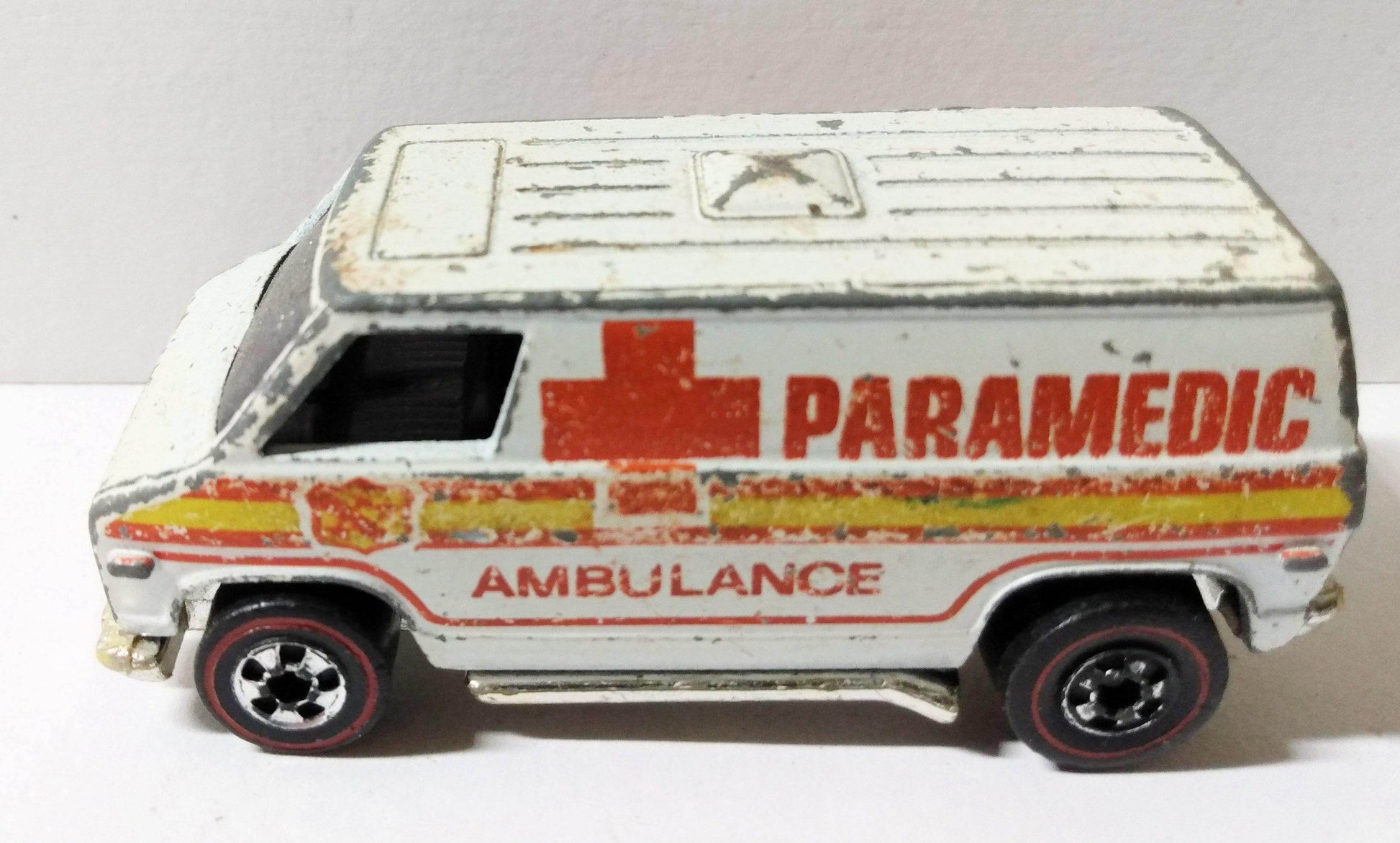 Hot Wheels Redline Paramedic Ambulance 7661 Hong Kong 1974 - TulipStuff