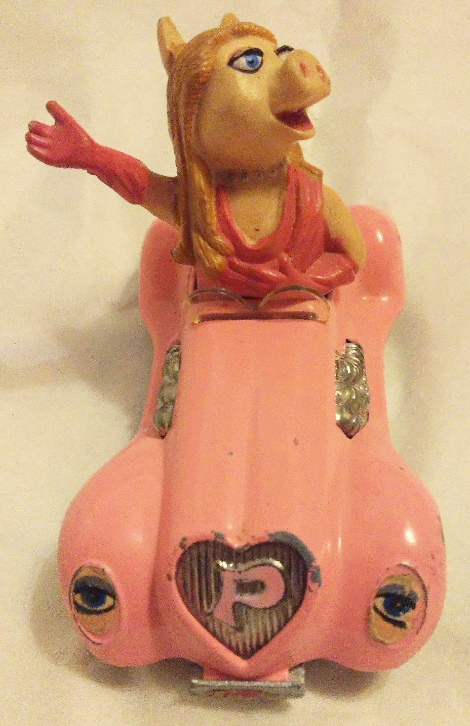 Corgi Toys 2032-A1 Diecast Metal Muppets Miss Piggy Sports Car 1979 Great Britain - TulipStuff