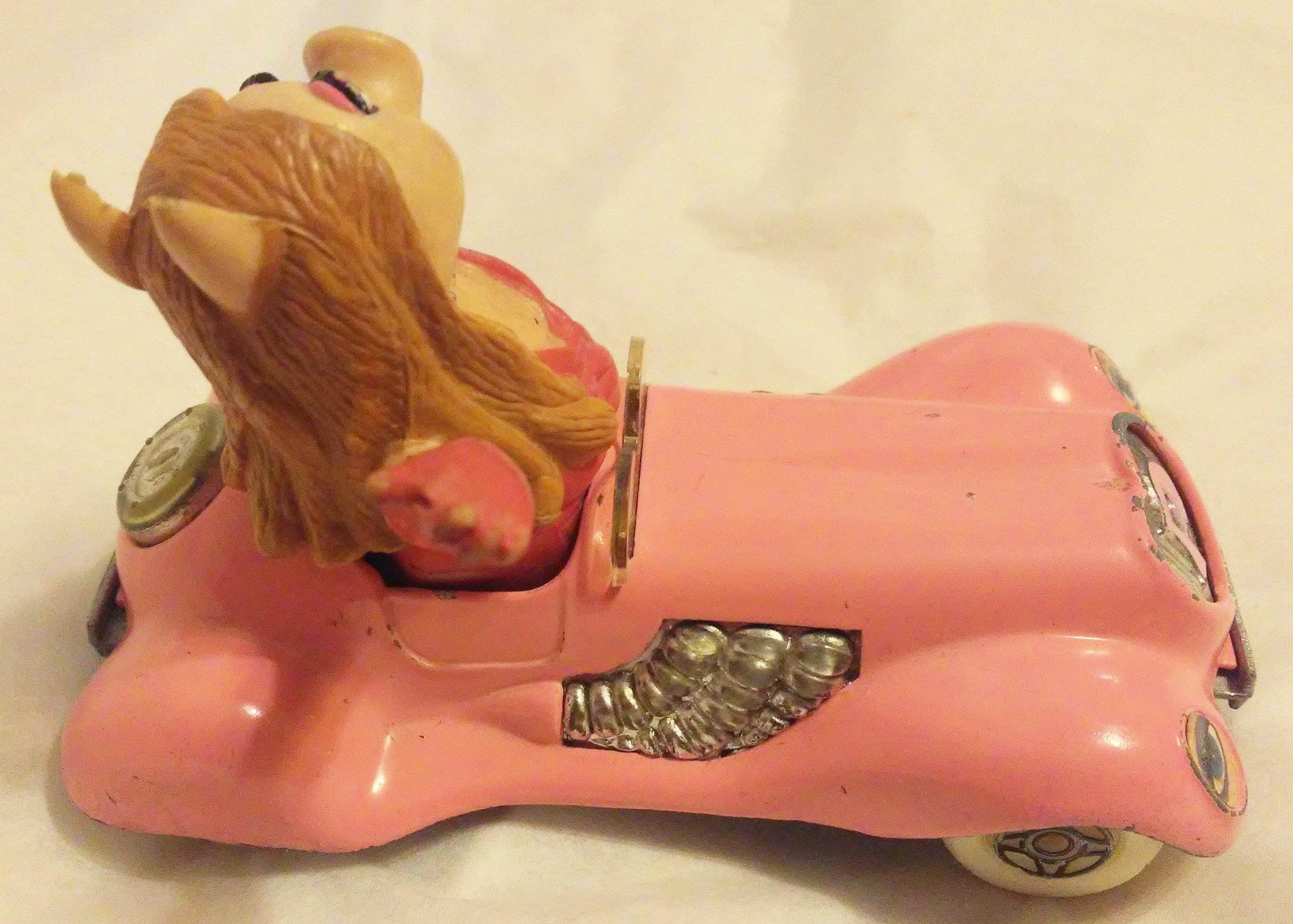 Corgi Toys 2032-A1 Diecast Metal Muppets Miss Piggy Sports Car 1979 Great Britain - TulipStuff