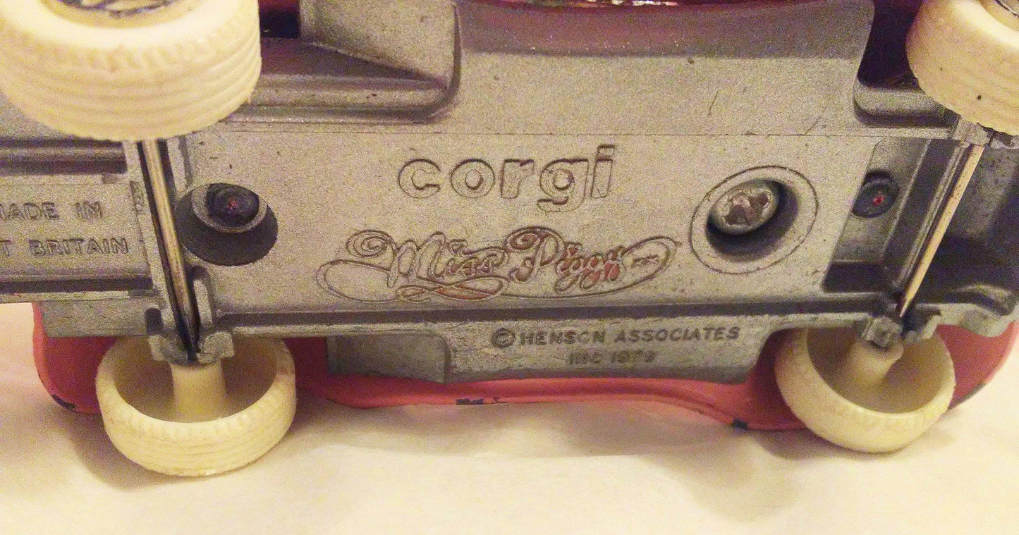 Corgi Toys 2032-A1 Diecast Metal Muppets Miss Piggy Sports Car 1979 Great Britain - TulipStuff