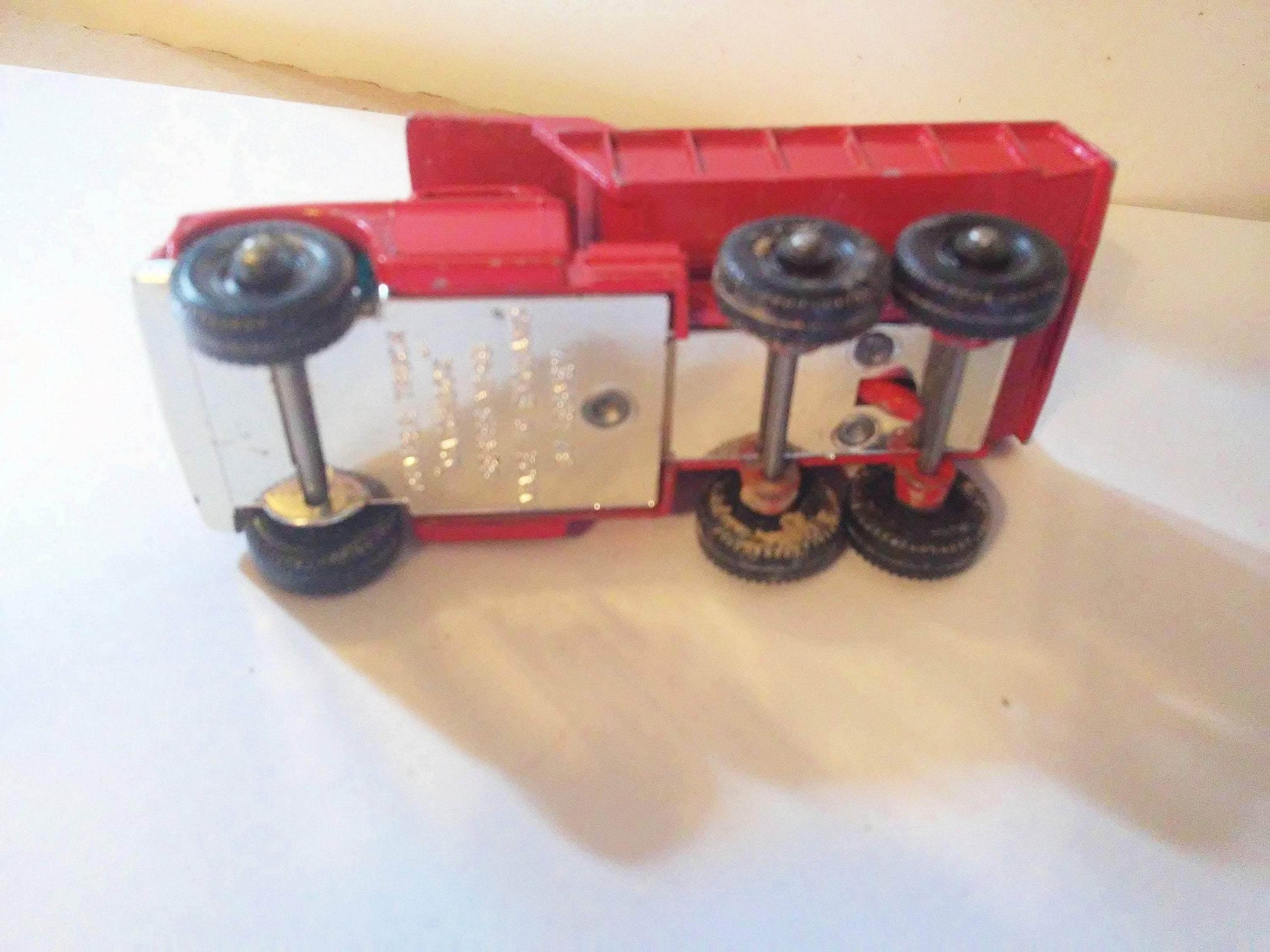 Lesney Matchbox No 48 Dodge Dumper Truck Diecast 1966 England - TulipStuff