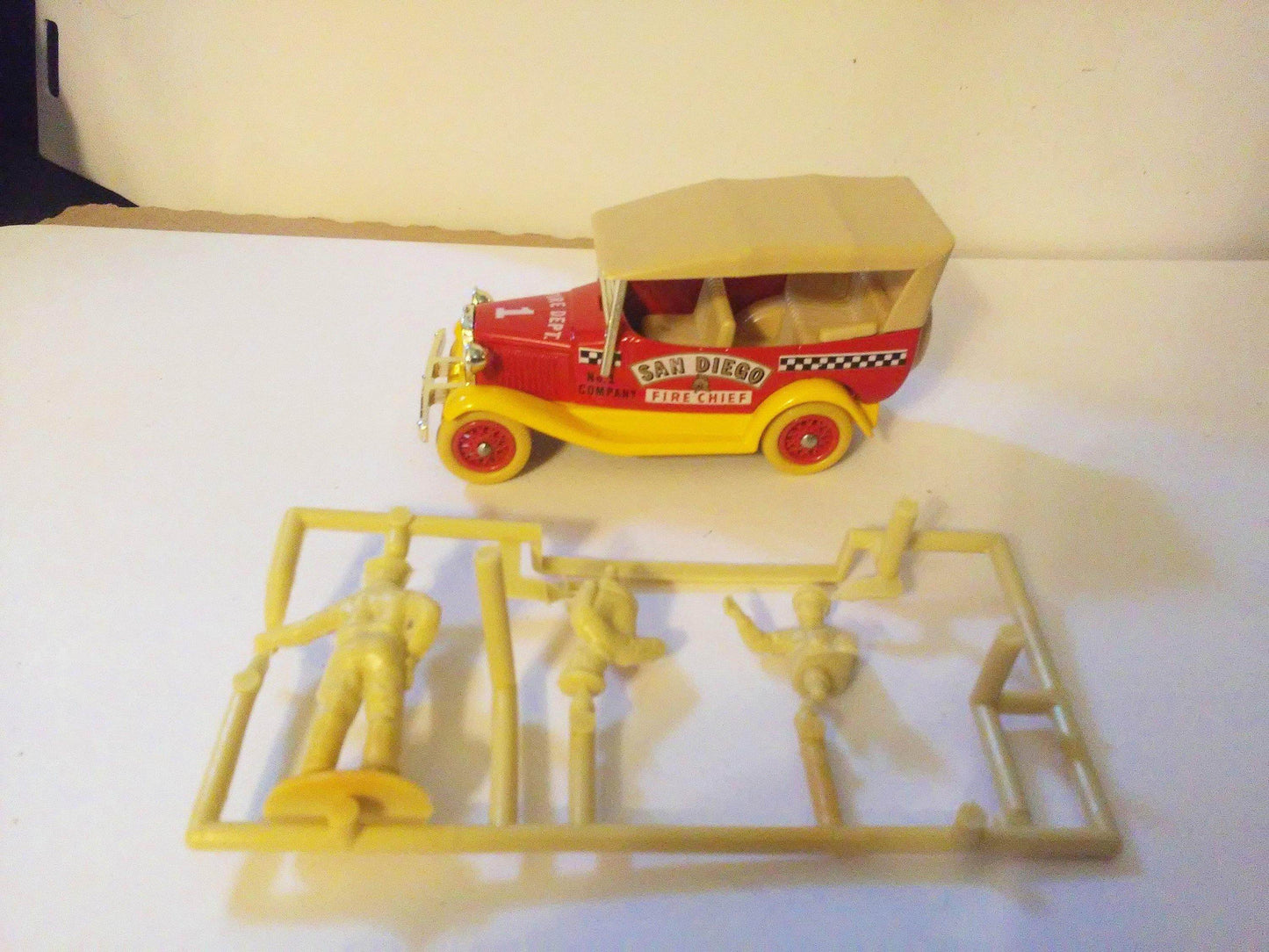 Lledo Days Gone DG14 1934 Ford Model A Car with Hood San Diego Fire Chief Made in England 1985 - TulipStuff