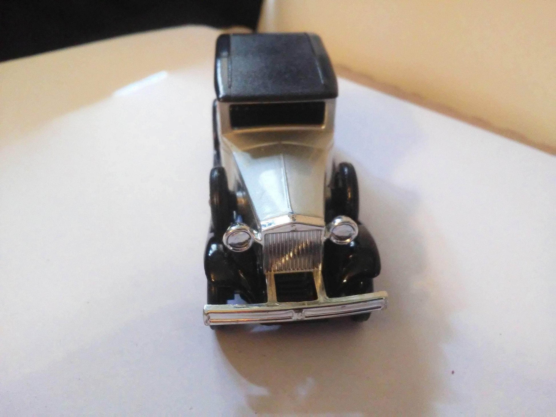 Edocar Oldtimer Series EA-7 1931 Rolls Royce Phantom II Made in England by Lledo - TulipStuff