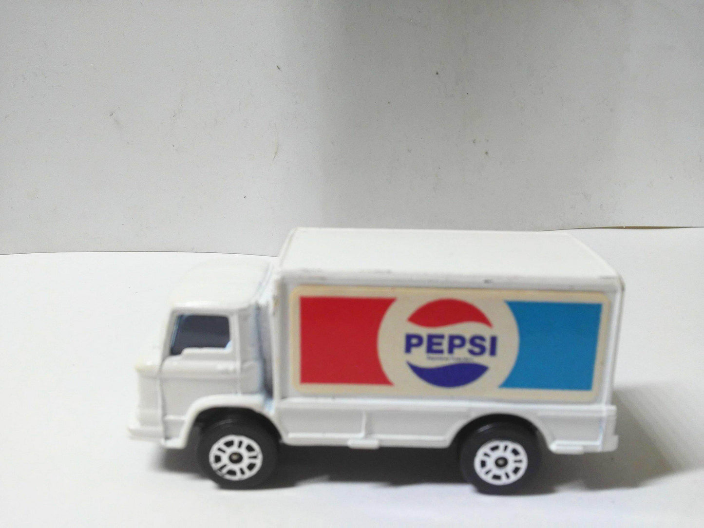 Corgi Juniors 87-B Pepsi Leyland Terrier Delivery Van 1975 Great Britain Diecast Truck - TulipStuff