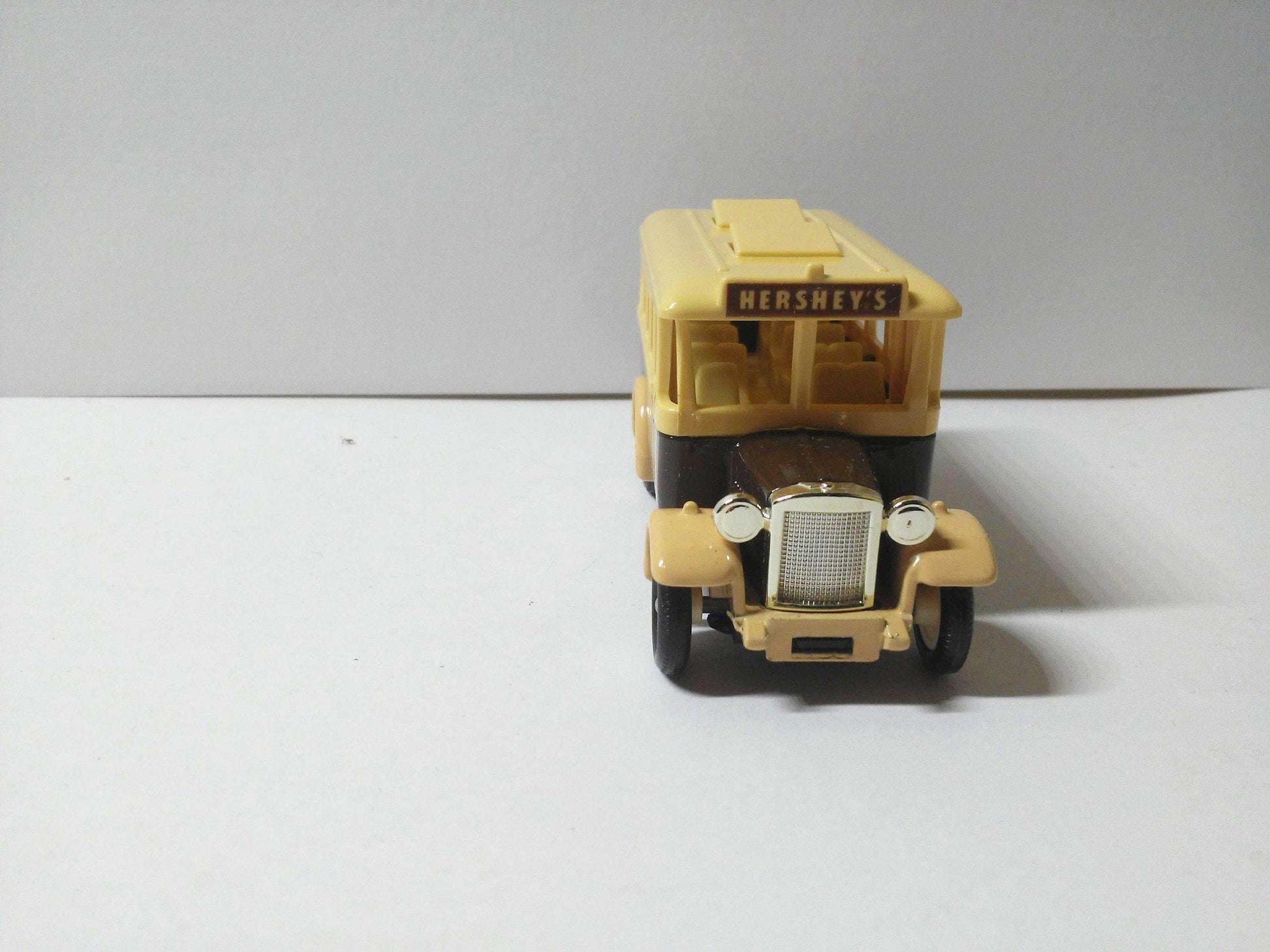 Lledo DG10 Hershey's Milk Chocolate 1935 Dennis Coach Bus Made in England 1986 - TulipStuff