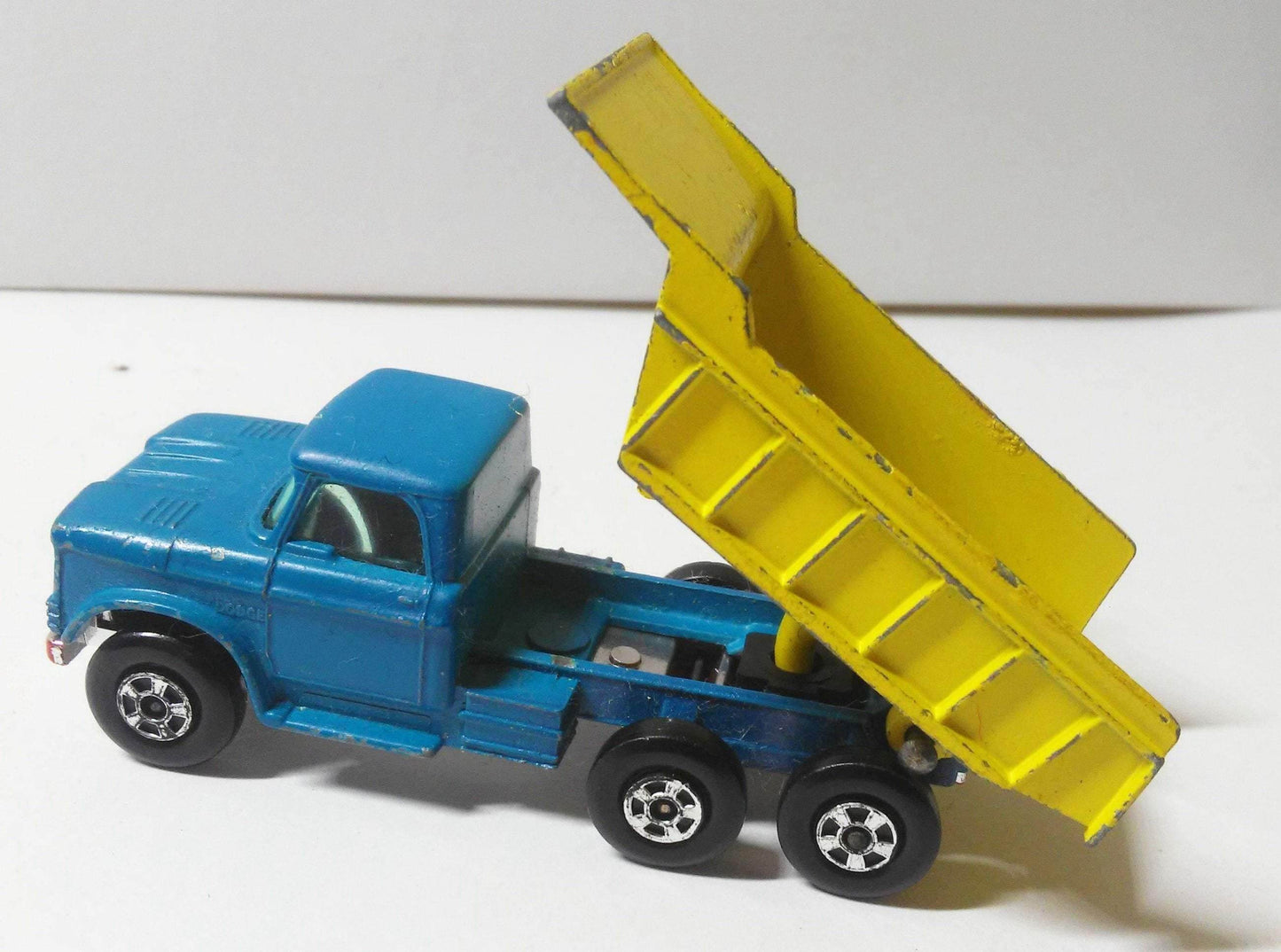 Lesney Matchbox no. 48 Dodge Dump Truck Superfast Made in England 1969 - TulipStuff