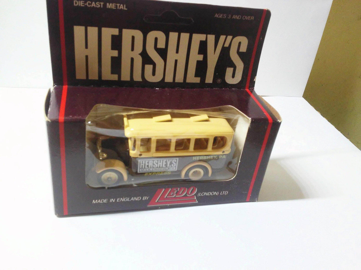 Lledo DG10 Hershey's Milk Chocolate 1935 Dennis Coach Bus Made in England 1986 - TulipStuff