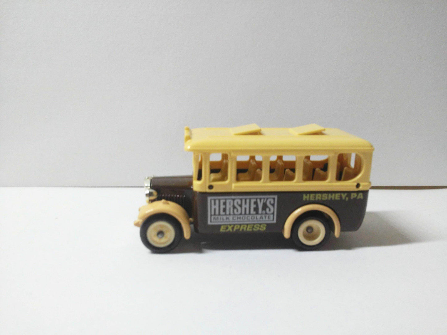 Lledo DG10 Hershey's Milk Chocolate 1935 Dennis Coach Bus Made in England 1986 - TulipStuff