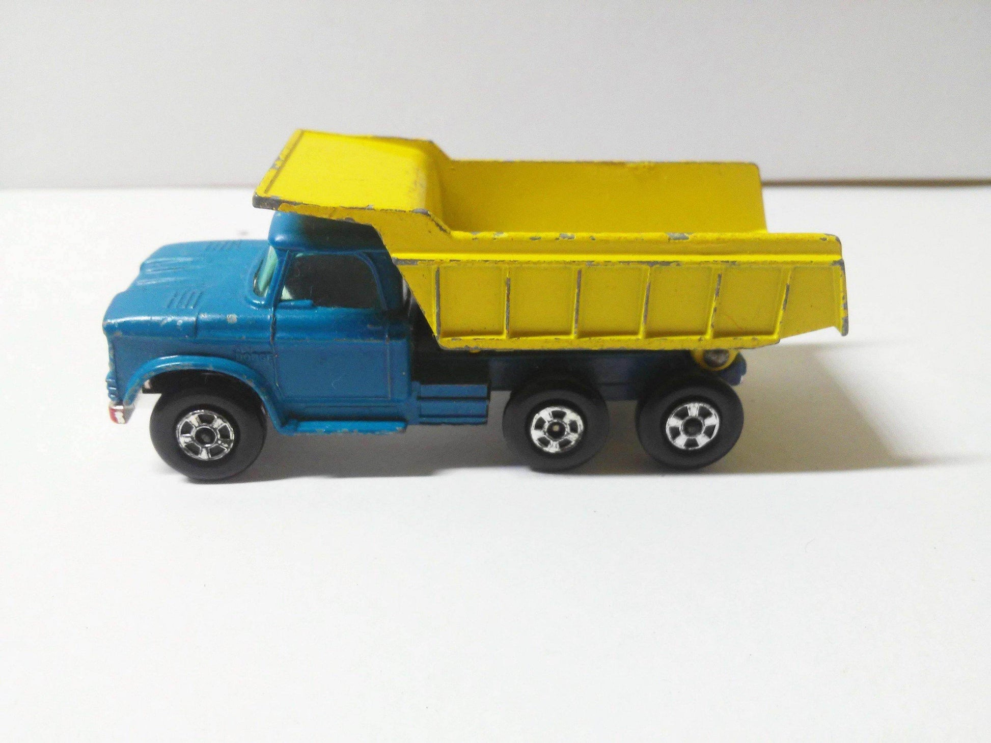Lesney Matchbox no. 48 Dodge Dump Truck Superfast Made in England 1969 - TulipStuff