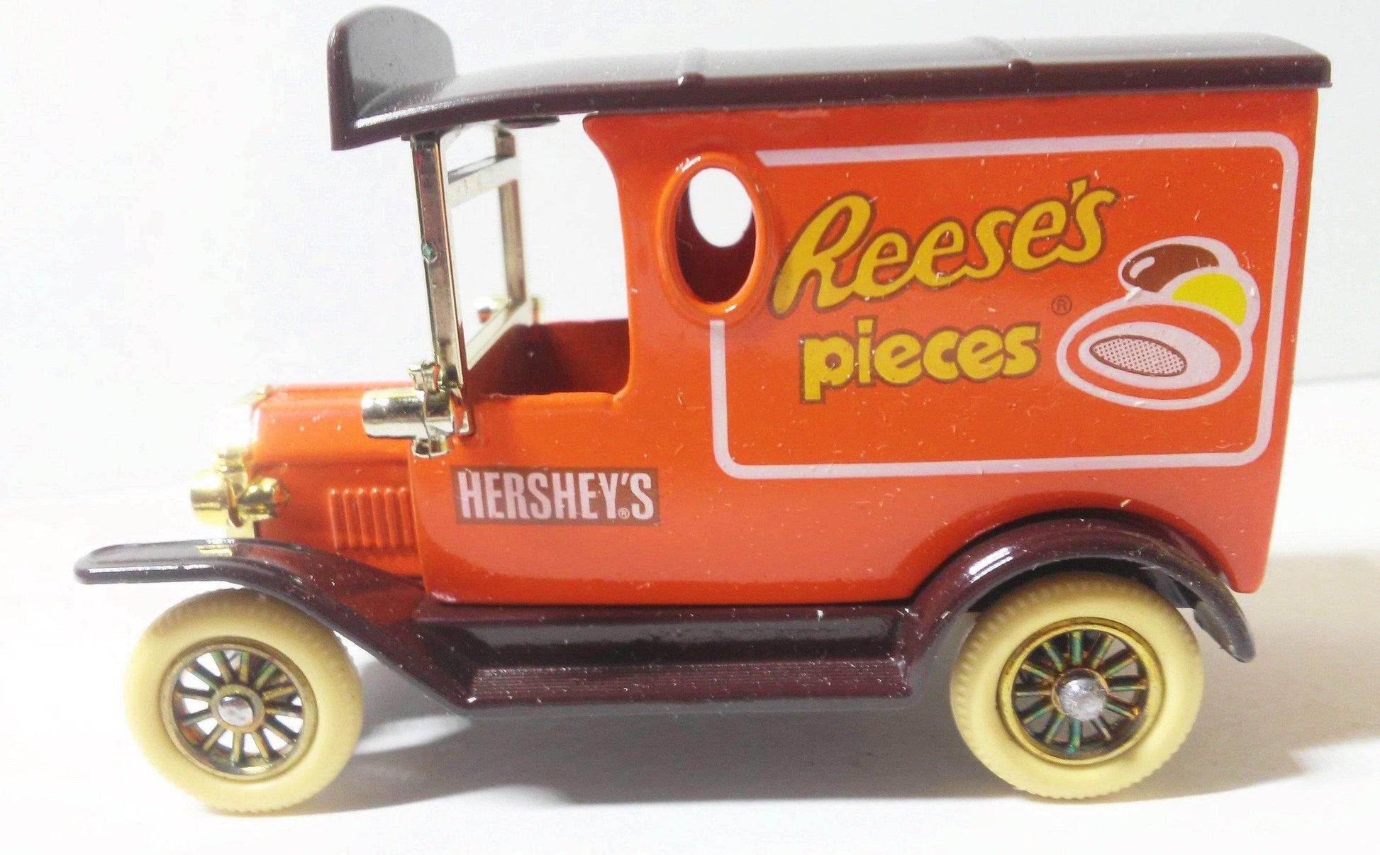 Lledo Hartoy DG6 Hershey's Reese's Pieces 1920 Ford Model T Van Made in England - TulipStuff