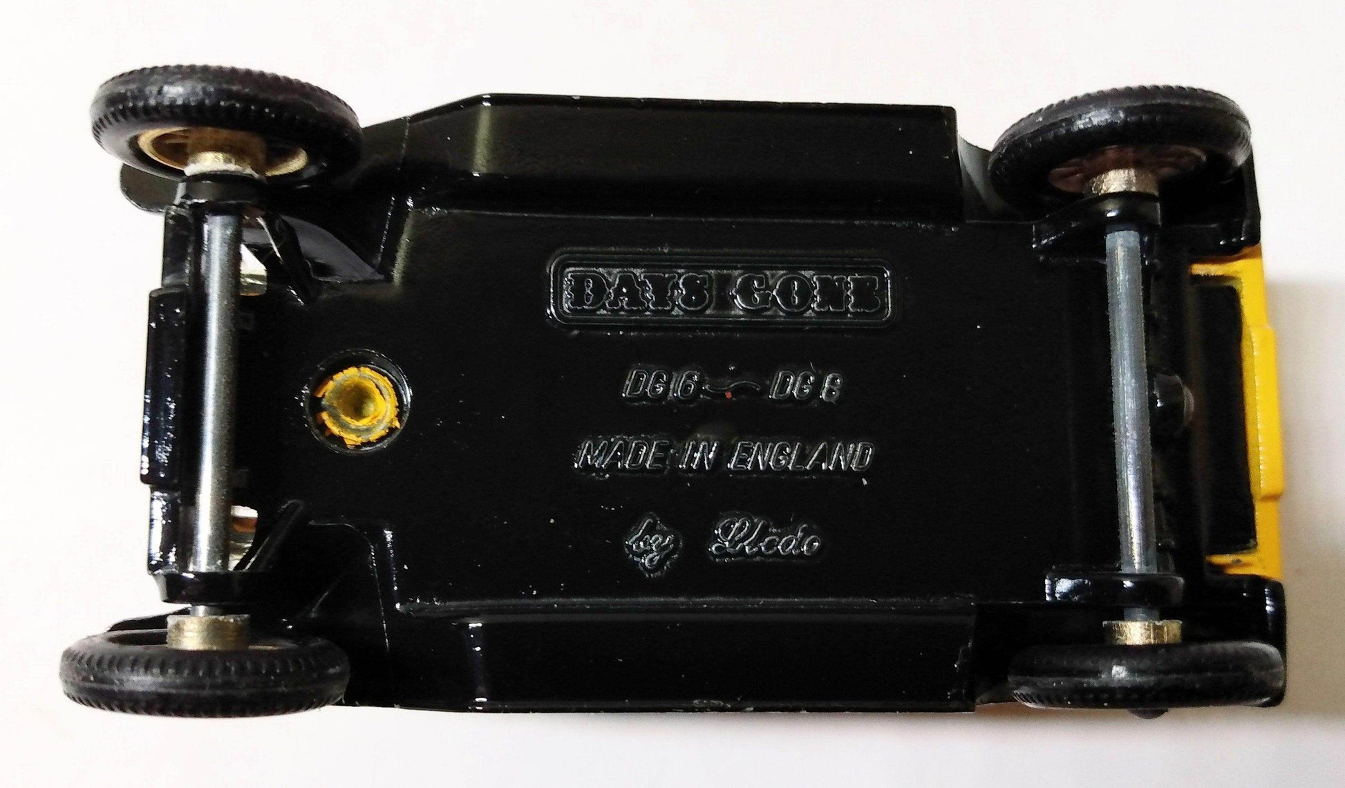 Lledo DG6 021 Coca Cola 1920 Ford Model T Van Yellow - TulipStuff