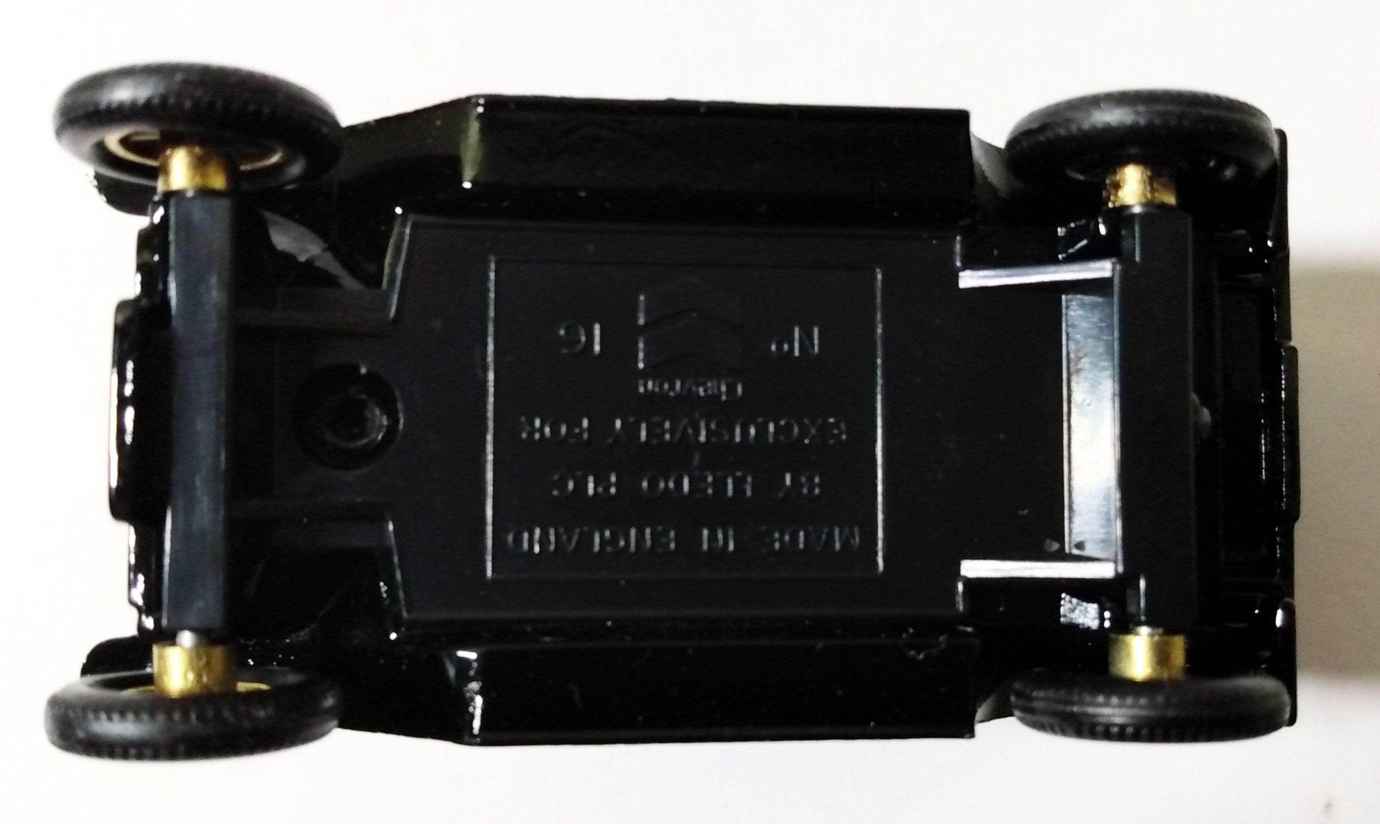 Lledo Chevron 1927 Pearl Oil Van Ford Model T Standard Oil - TulipStuff