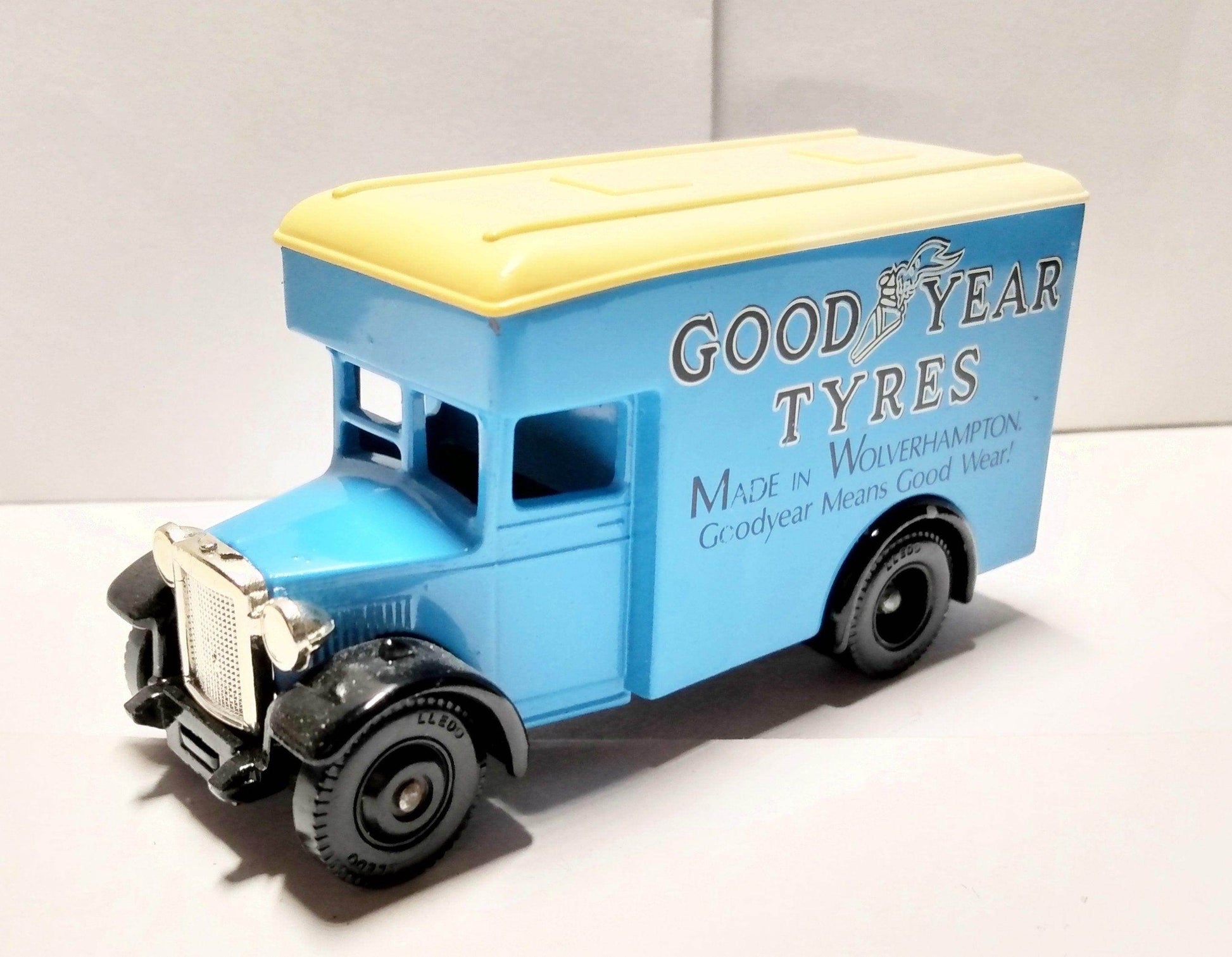 Lledo Days Gone DG16 1934 Dennis Parcels Van Good Year Tyres England - TulipStuff