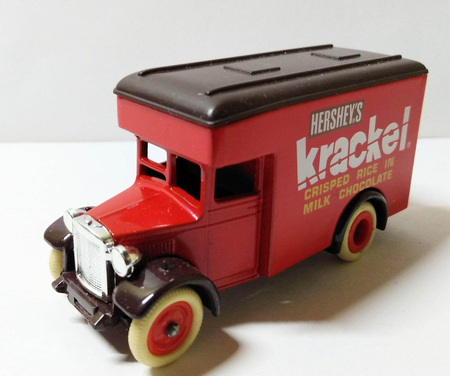 Lledo DG16 Hershey's Krackel 1934 Dennis Parcels Van England - TulipStuff