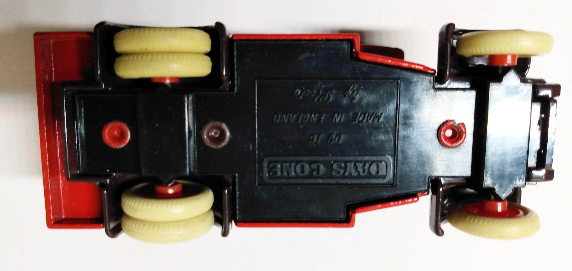 Lledo DG16 Hershey's Krackel 1934 Dennis Parcels Van England - TulipStuff