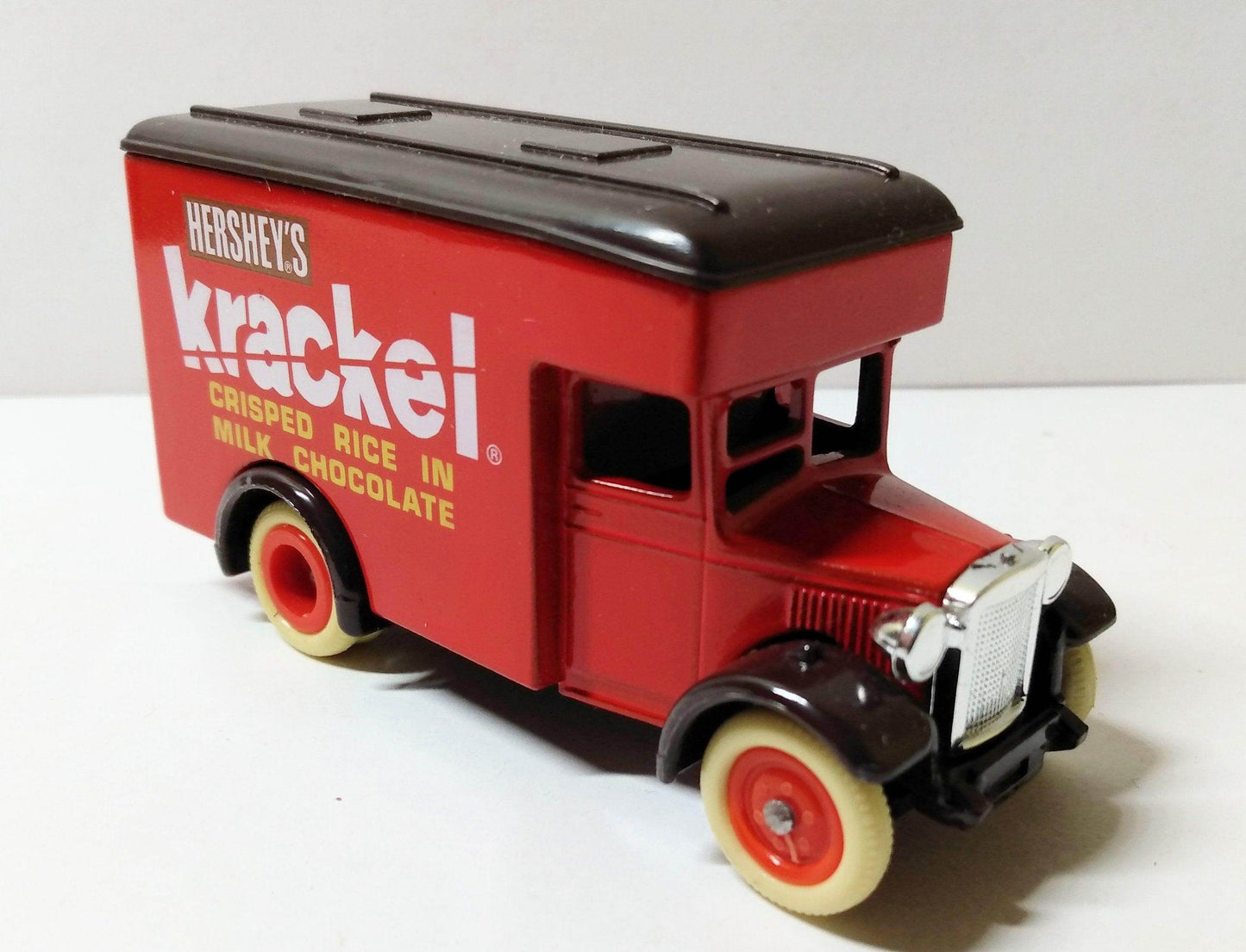 Lledo DG16 Hershey's Krackel 1934 Dennis Parcels Van England - TulipStuff