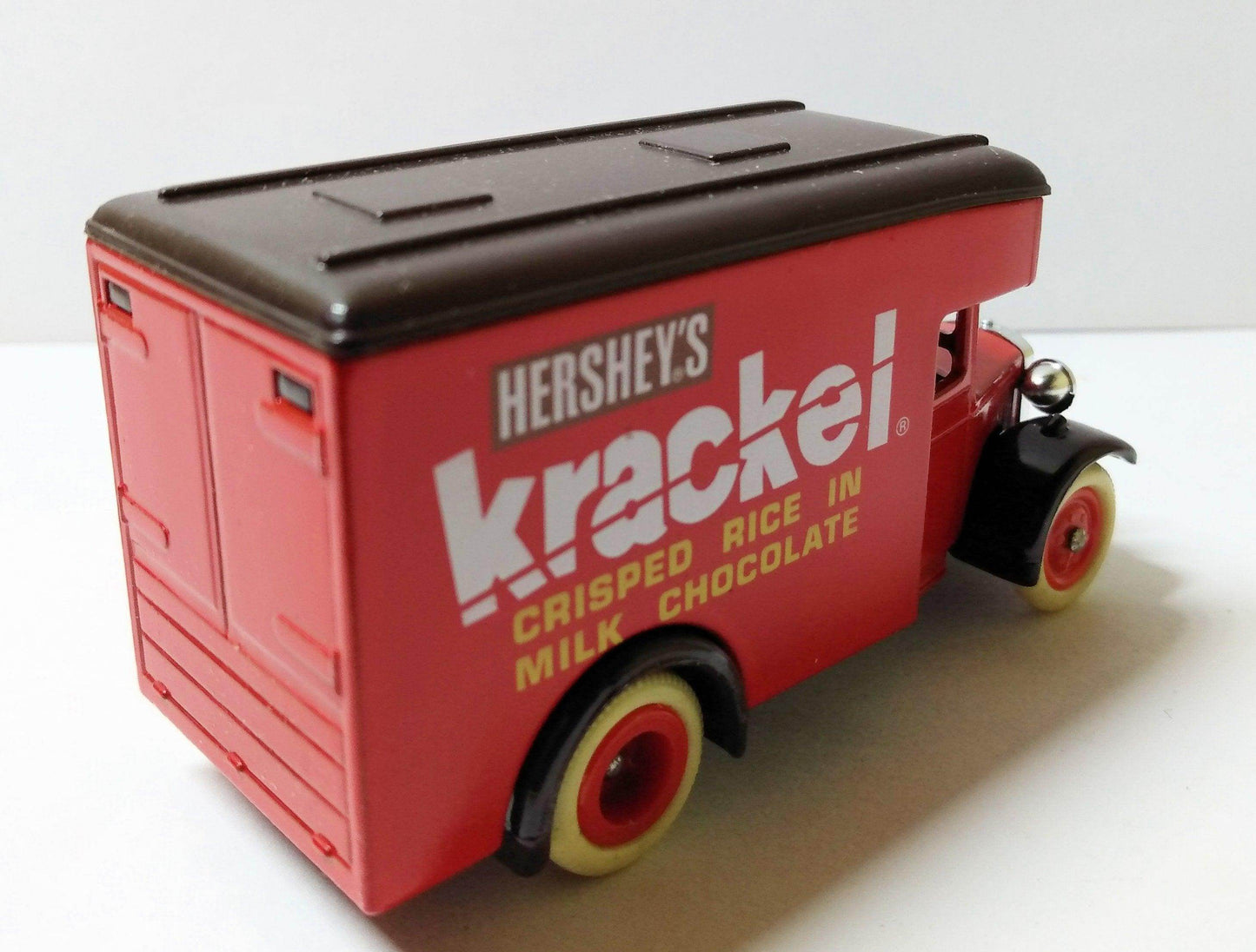 Lledo DG16 Hershey's Krackel 1934 Dennis Parcels Van England - TulipStuff