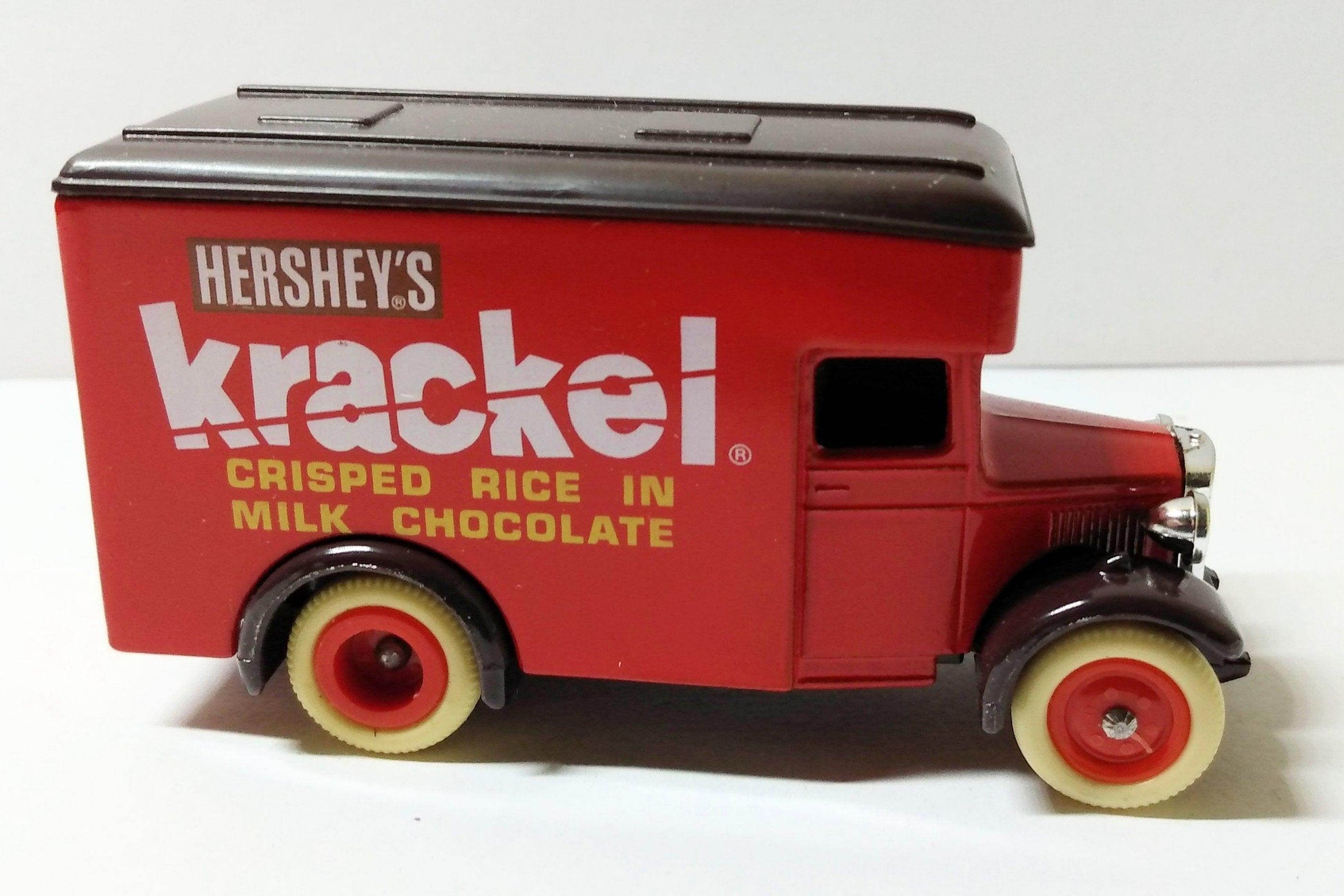 Lledo DG16 Hershey's Krackel 1934 Dennis Parcels Van England - TulipStuff