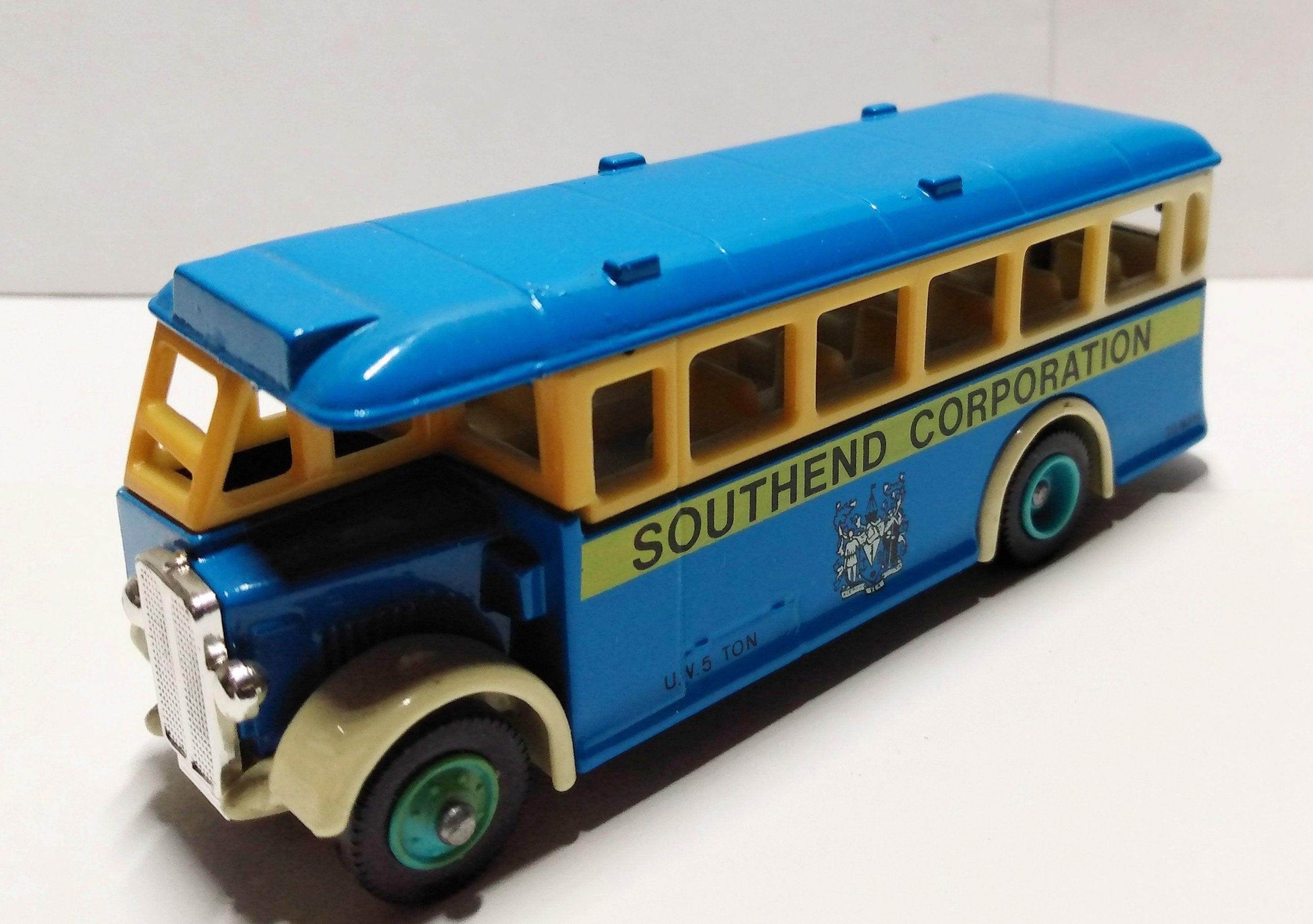 Lledo Days Gone DG17 1932 AEC Regent Single Deck Bus Southend England - TulipStuff