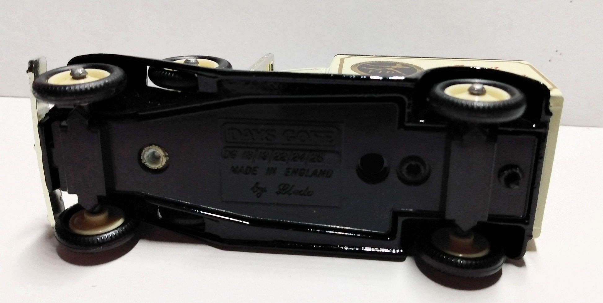 Lledo Days Gone DG22 FTD 1933 Packard Town Van Say It With Flowers - TulipStuff