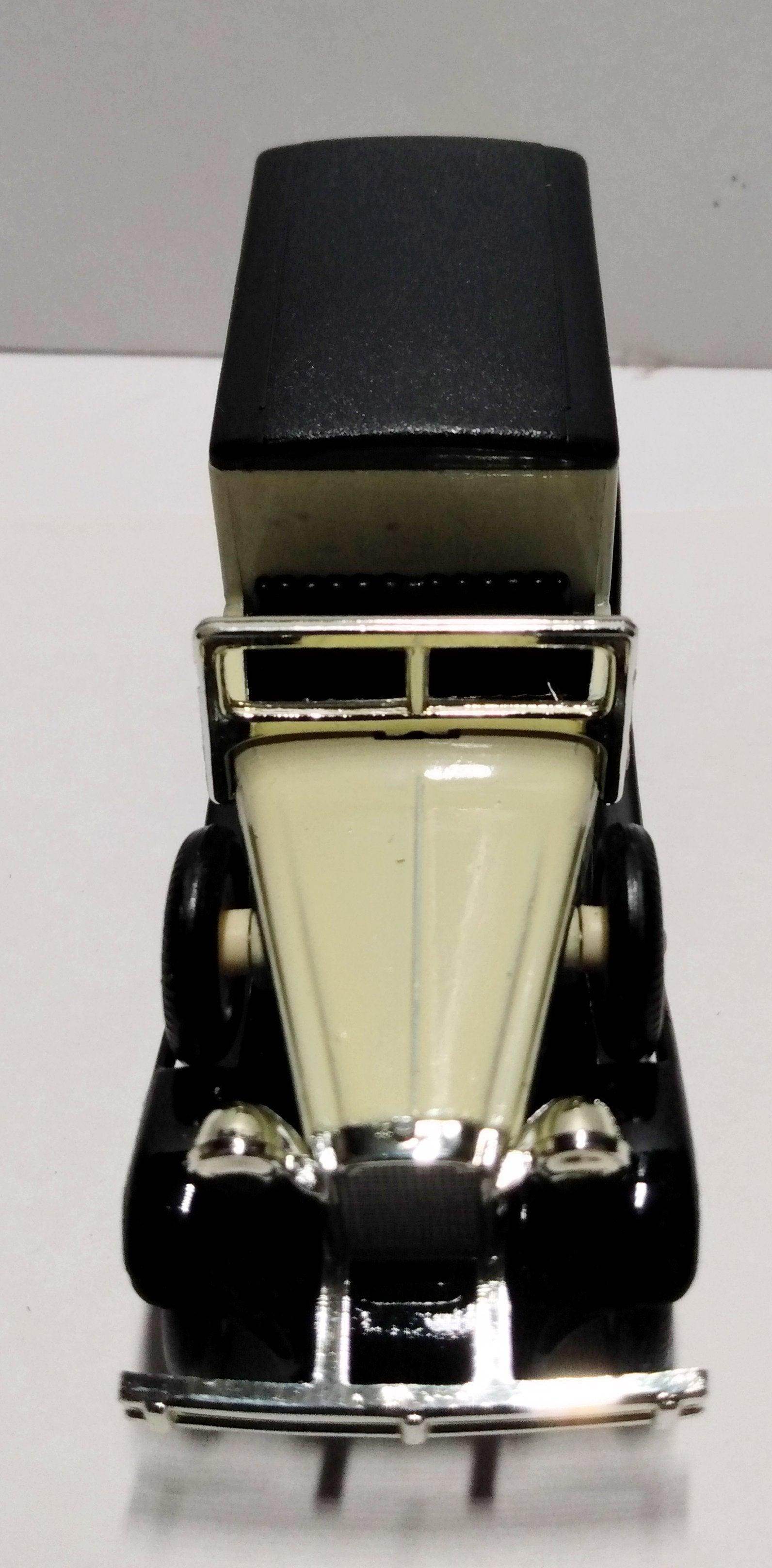 Lledo Days Gone DG22 FTD 1933 Packard Town Van Say It With Flowers - TulipStuff