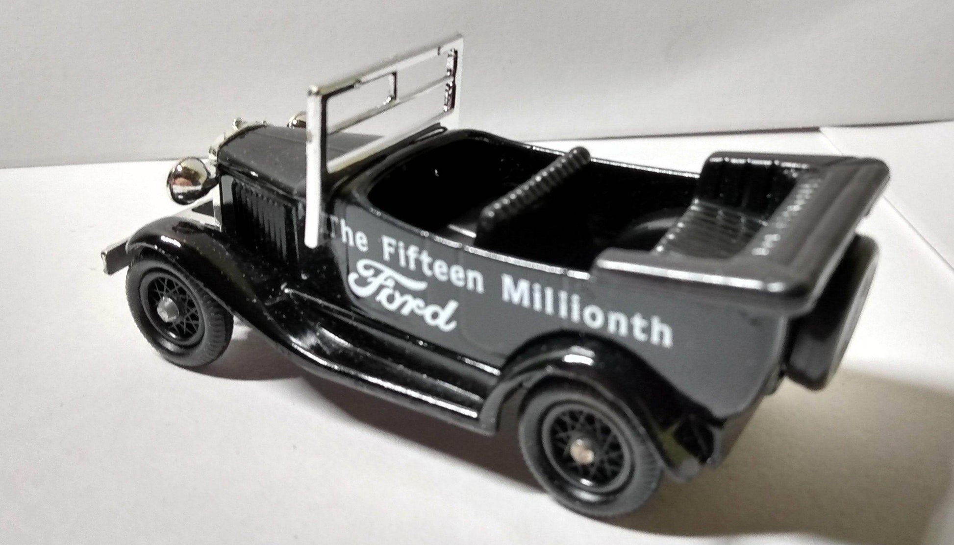 Lledo Days Gone DG9 1934 Ford Model A Fifteen Millionth Ford 1985 - TulipStuff