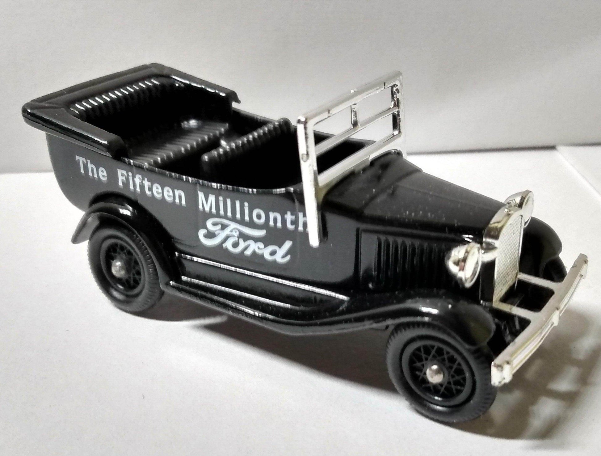 Lledo Days Gone DG9 1934 Ford Model A Fifteen Millionth Ford 1985 - TulipStuff