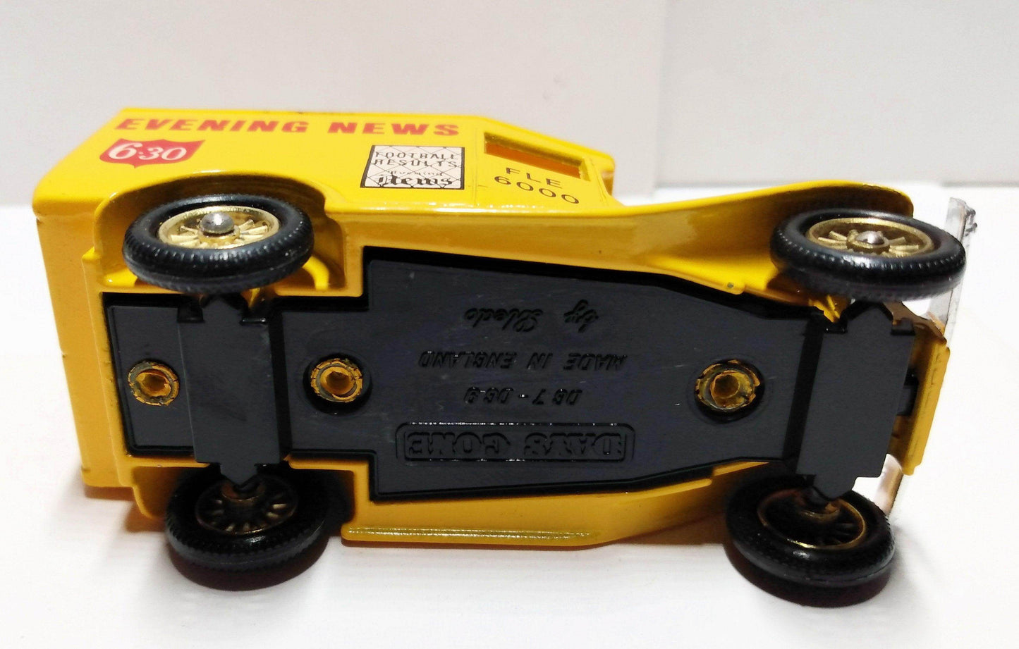 Lledo Models of Days Gone DG13 Evening News 1934 Ford Model A Van - TulipStuff