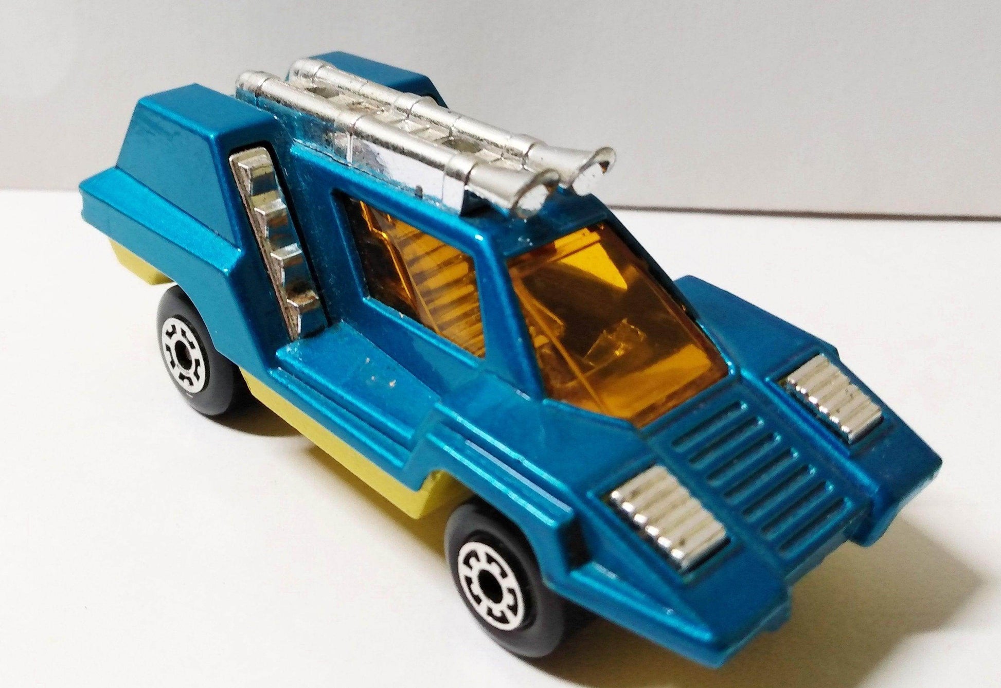 Lesney Matchbox 68 Cosmobile Blue 1975 Superfast England - TulipStuff