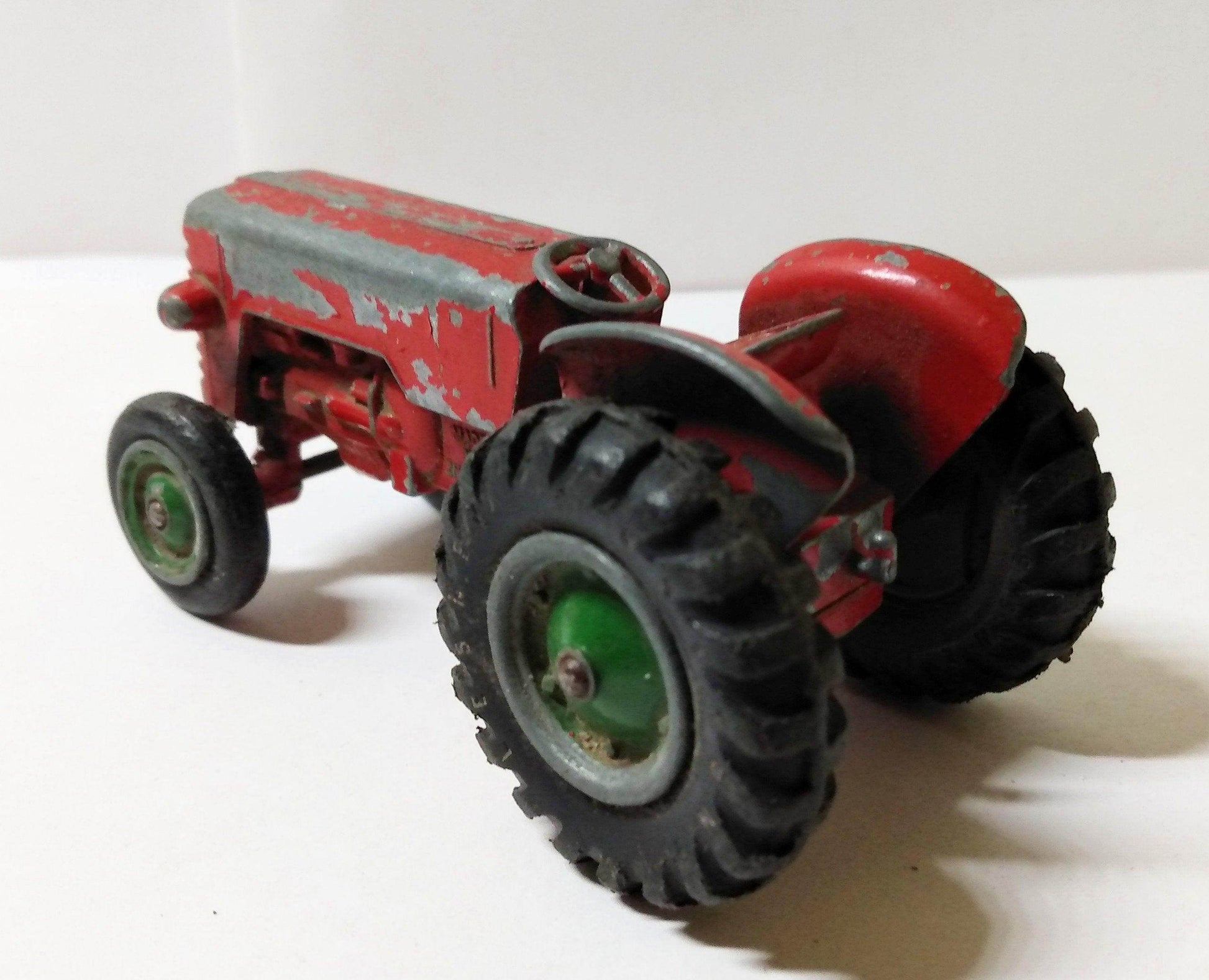 Lesney Matchbox King Size K4 McCormick International Tractor 1960 - TulipStuff