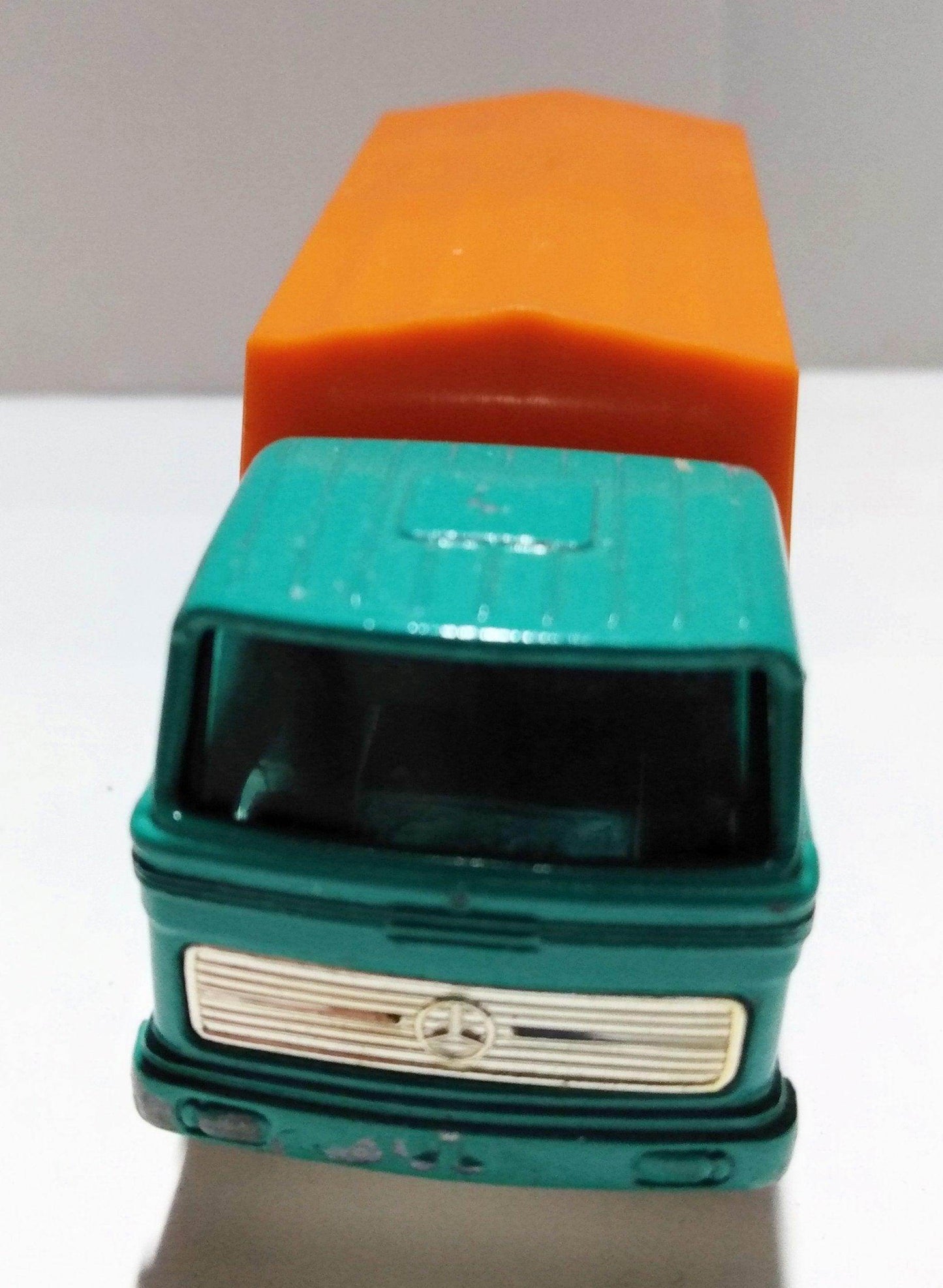 Lesney Matchbox No 1 Mercedes Benz Lorry Truck 1968 England - TulipStuff
