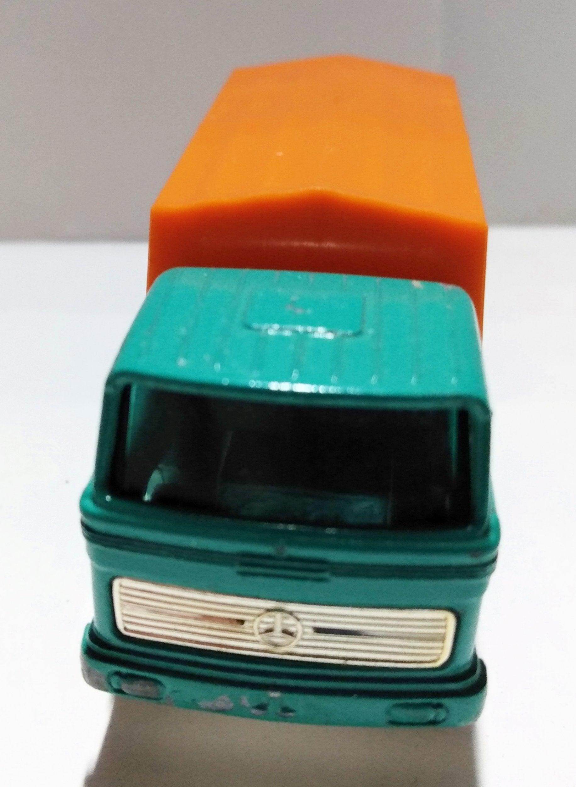 Lesney Matchbox No 1 Mercedes Benz Lorry Truck 1968 England - TulipStuff