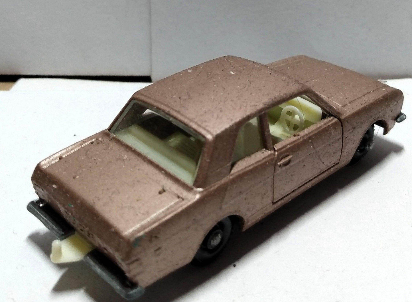 Lesney Matchbox 25 Ford Cortina Mk.II Sedan Diecast Toy England 1968 - TulipStuff