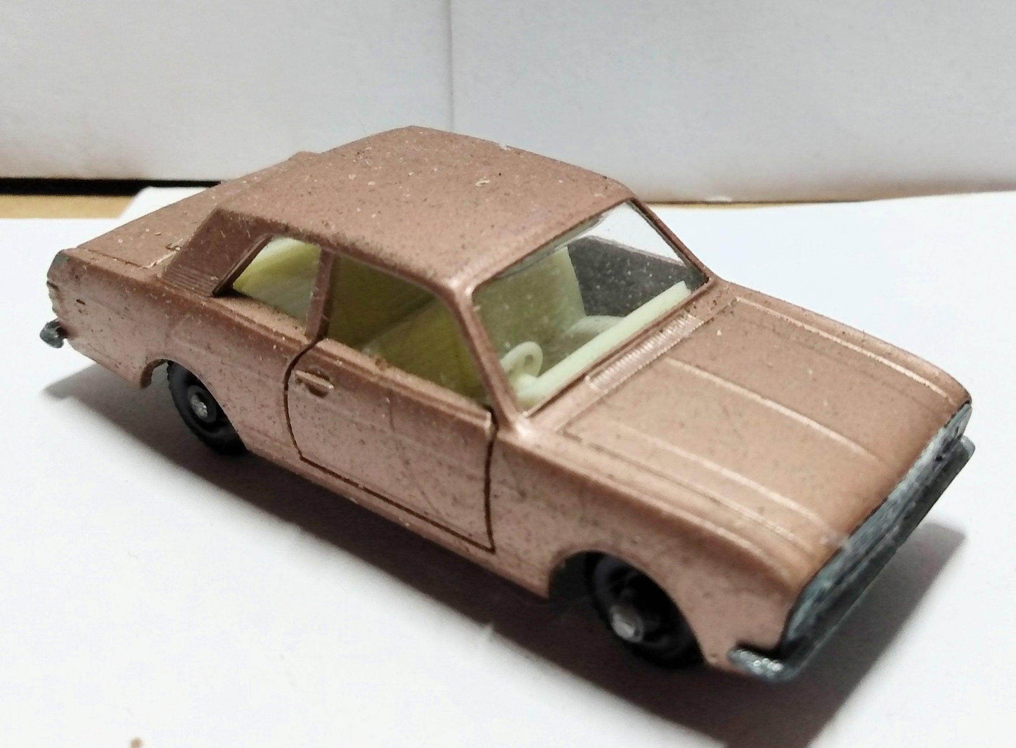 Lesney Matchbox 25 Ford Cortina Mk.II Sedan Diecast Toy England 1968 - TulipStuff