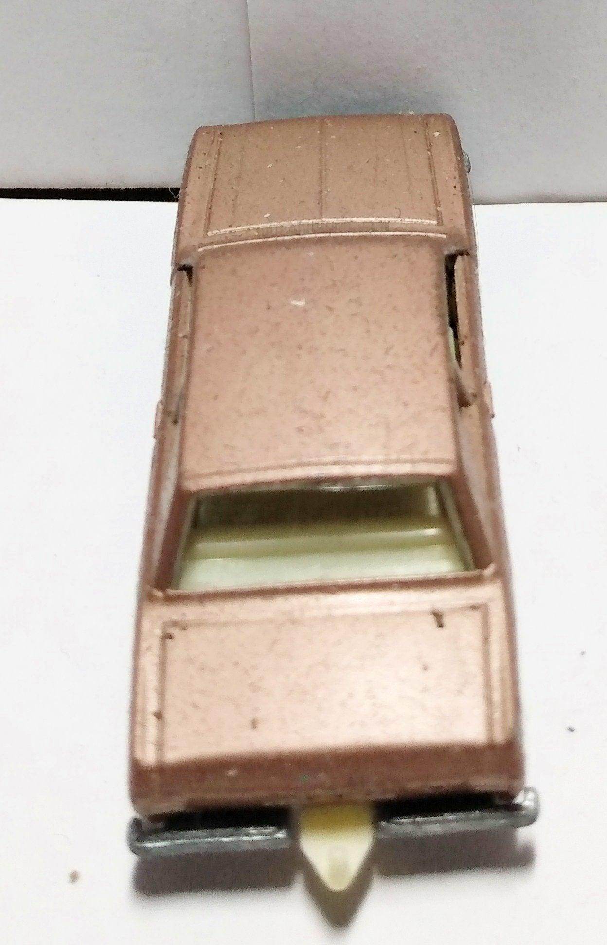 Lesney Matchbox 25 Ford Cortina Mk.II Sedan Diecast Toy England 1968 - TulipStuff