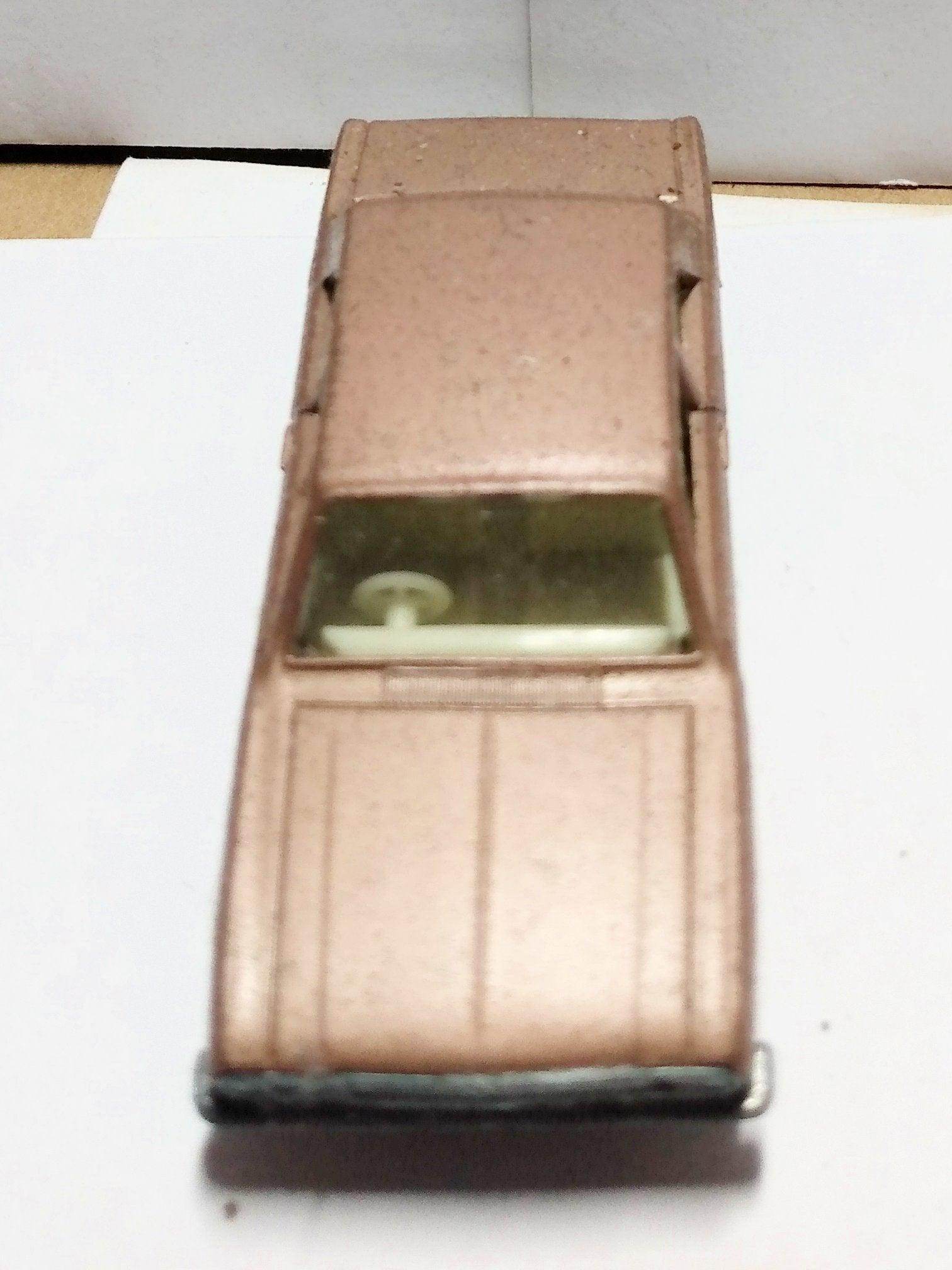 Lesney Matchbox 25 Ford Cortina Mk.II Sedan Diecast Toy England 1968 - TulipStuff