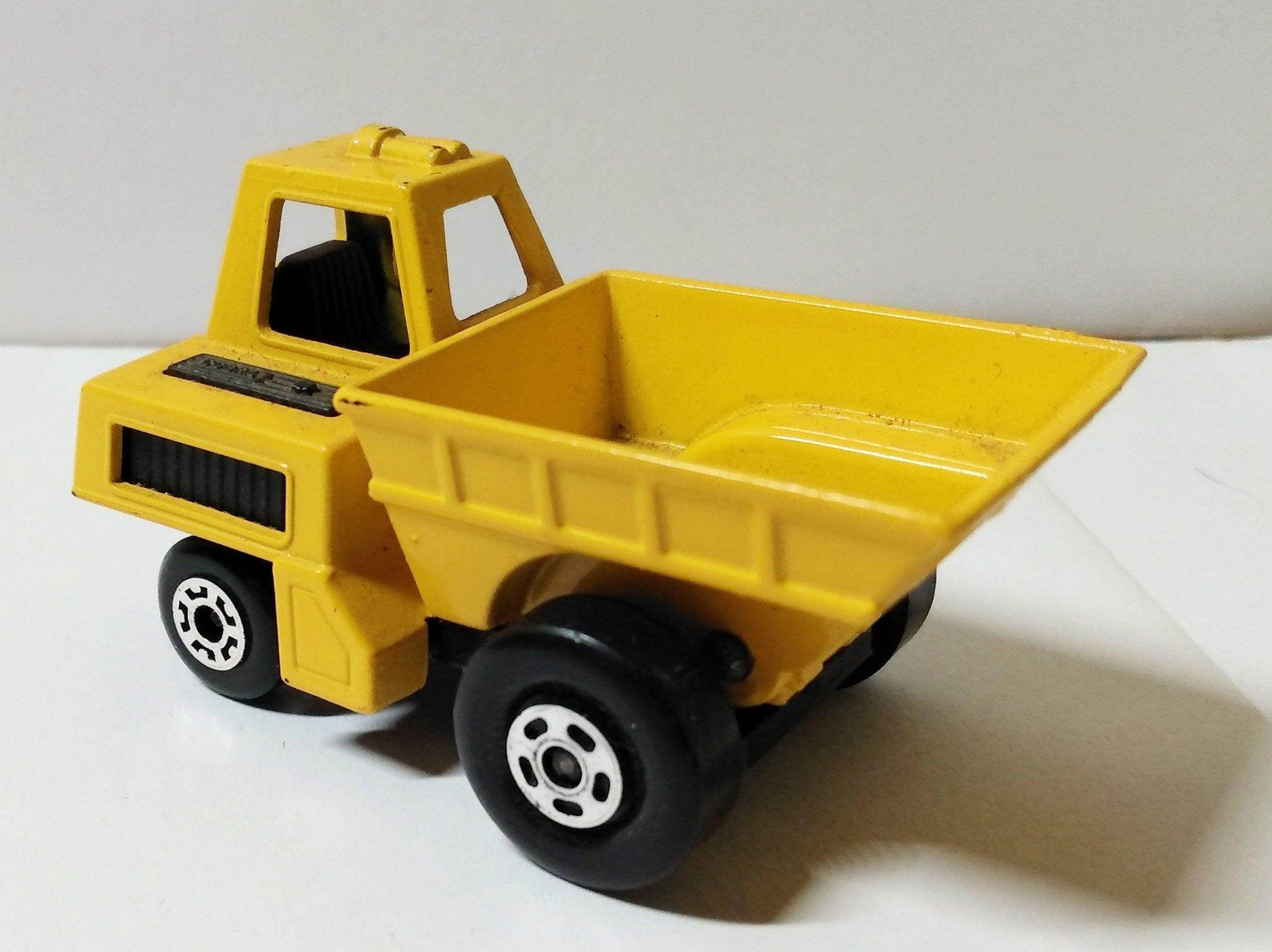 Lesney Matchbox 26 Site Dumper Dump Truck Superfast England 1976 - TulipStuff