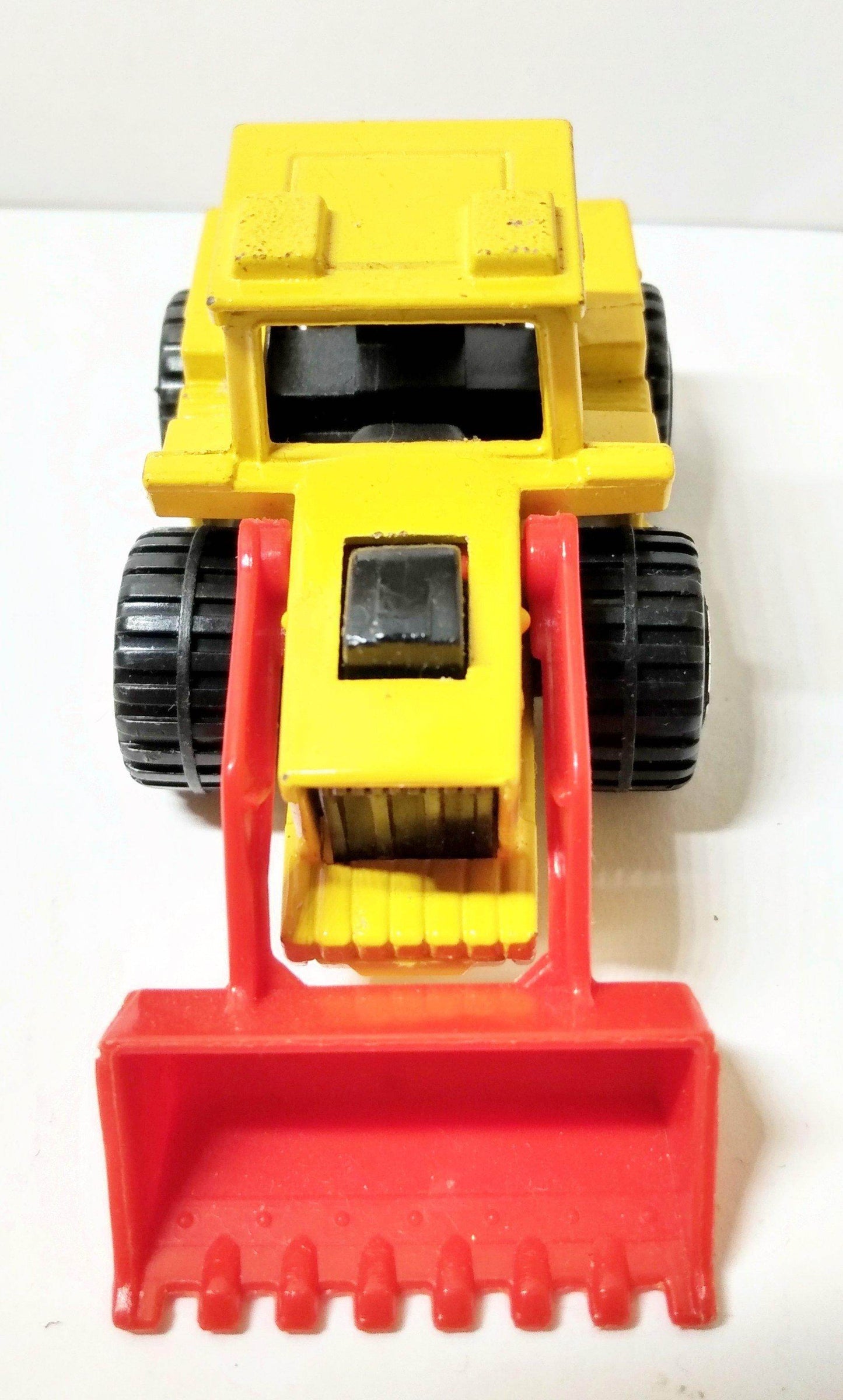 Lesney Matchbox no. 29 Tractor Shovel Superfast Made in England 1976 - TulipStuff