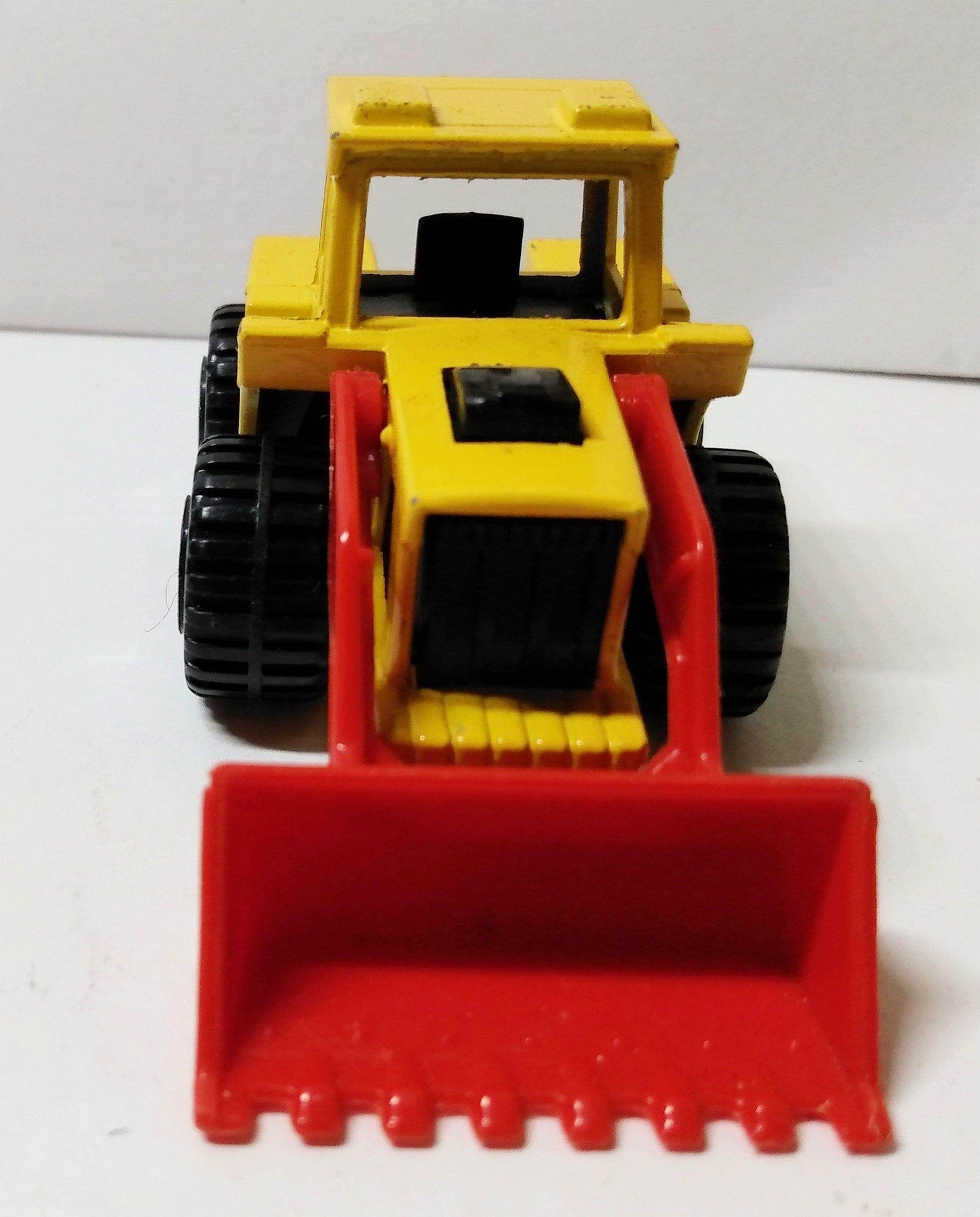Lesney Matchbox no. 29 Tractor Shovel Superfast Made in England 1976 - TulipStuff