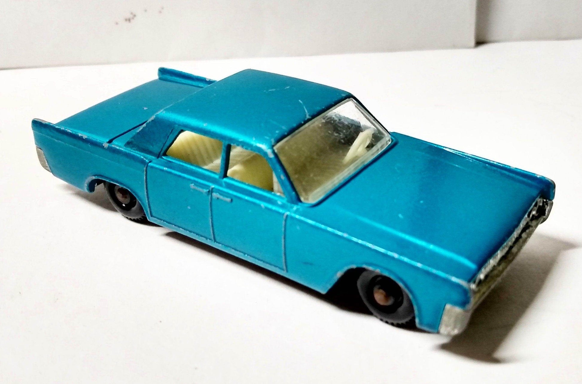 Lesney Matchbox 31 Lincoln Continental England 1964 Blue - TulipStuff