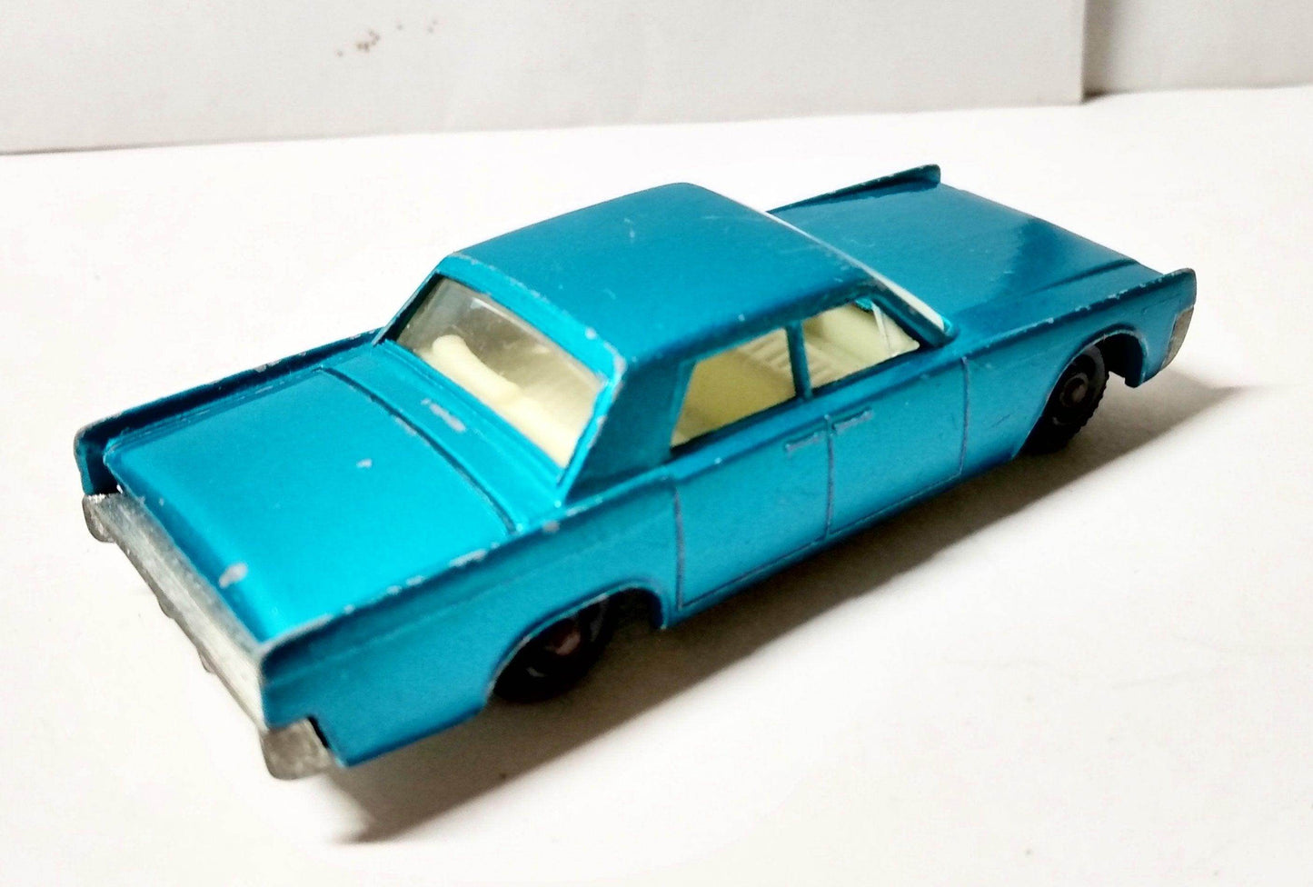 Lesney Matchbox 31 Lincoln Continental England 1964 Blue - TulipStuff