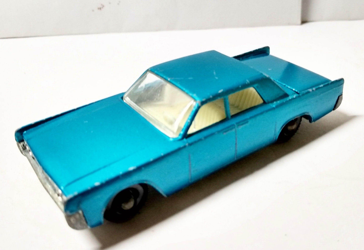 Lesney Matchbox 31 Lincoln Continental England 1964 Blue - TulipStuff
