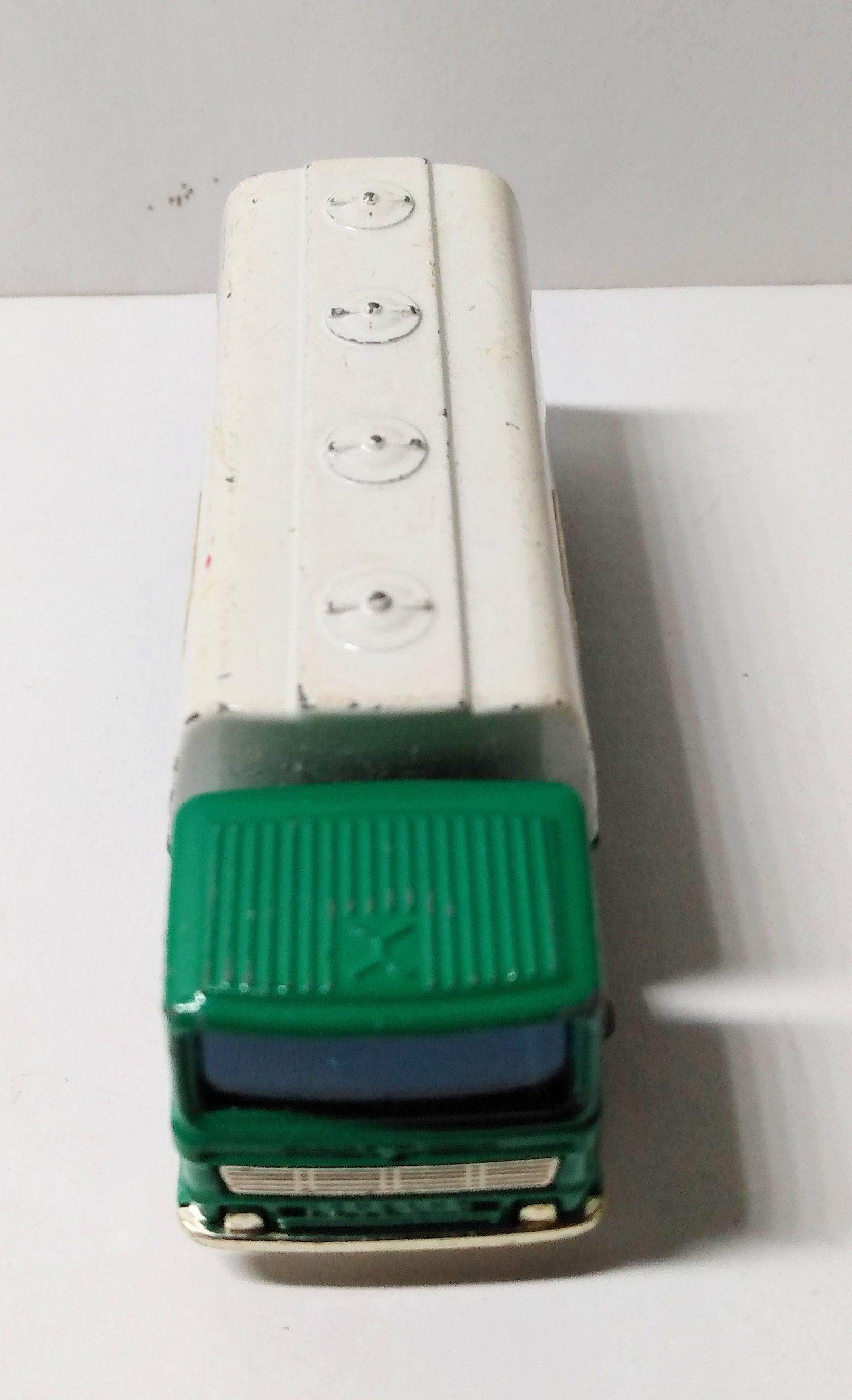 Lesney Matchbox 32 BP Leyland Petrol Tanker 1968 England - TulipStuff