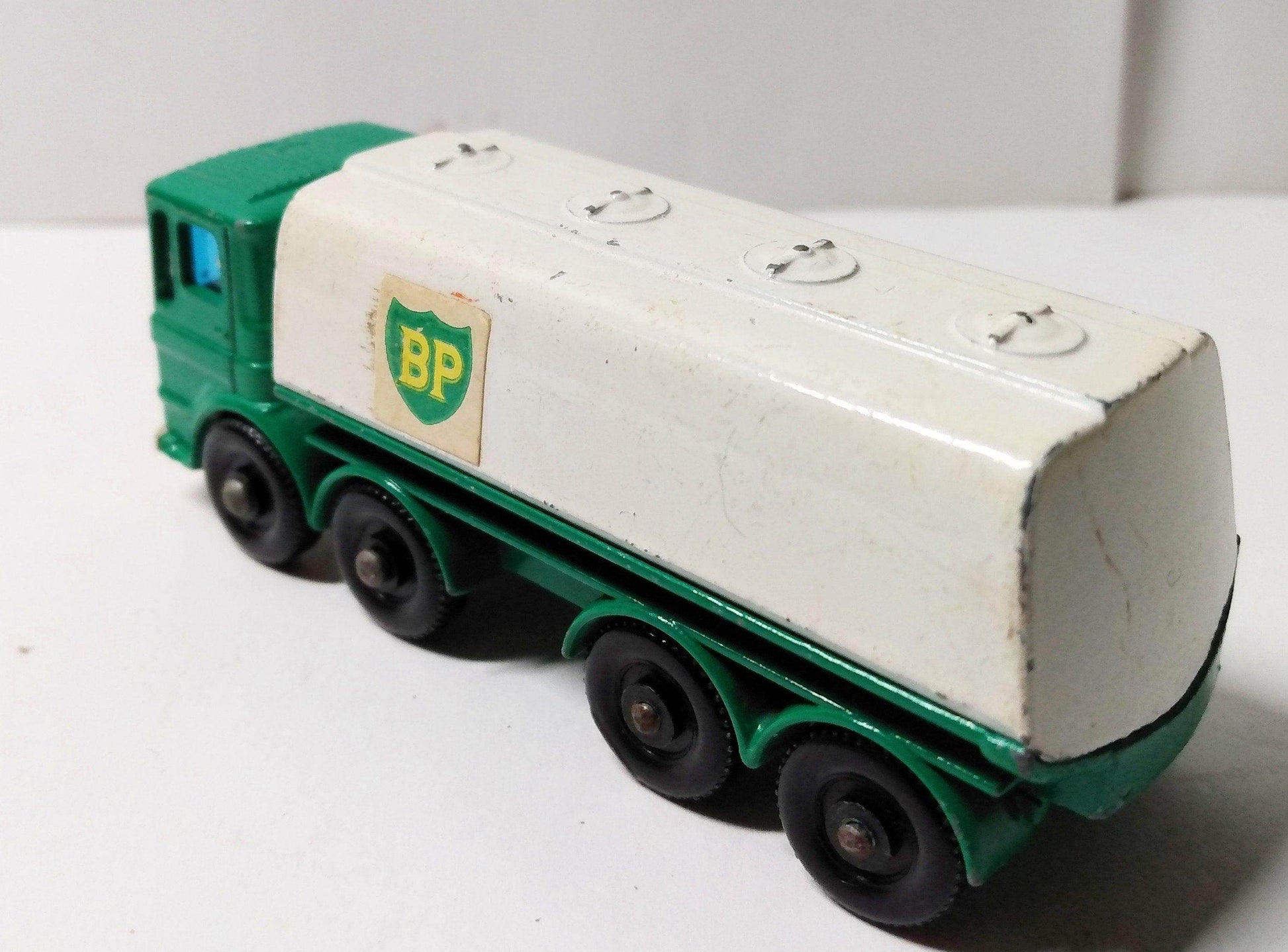 Lesney Matchbox 32 BP Leyland Petrol Tanker 1968 England - TulipStuff