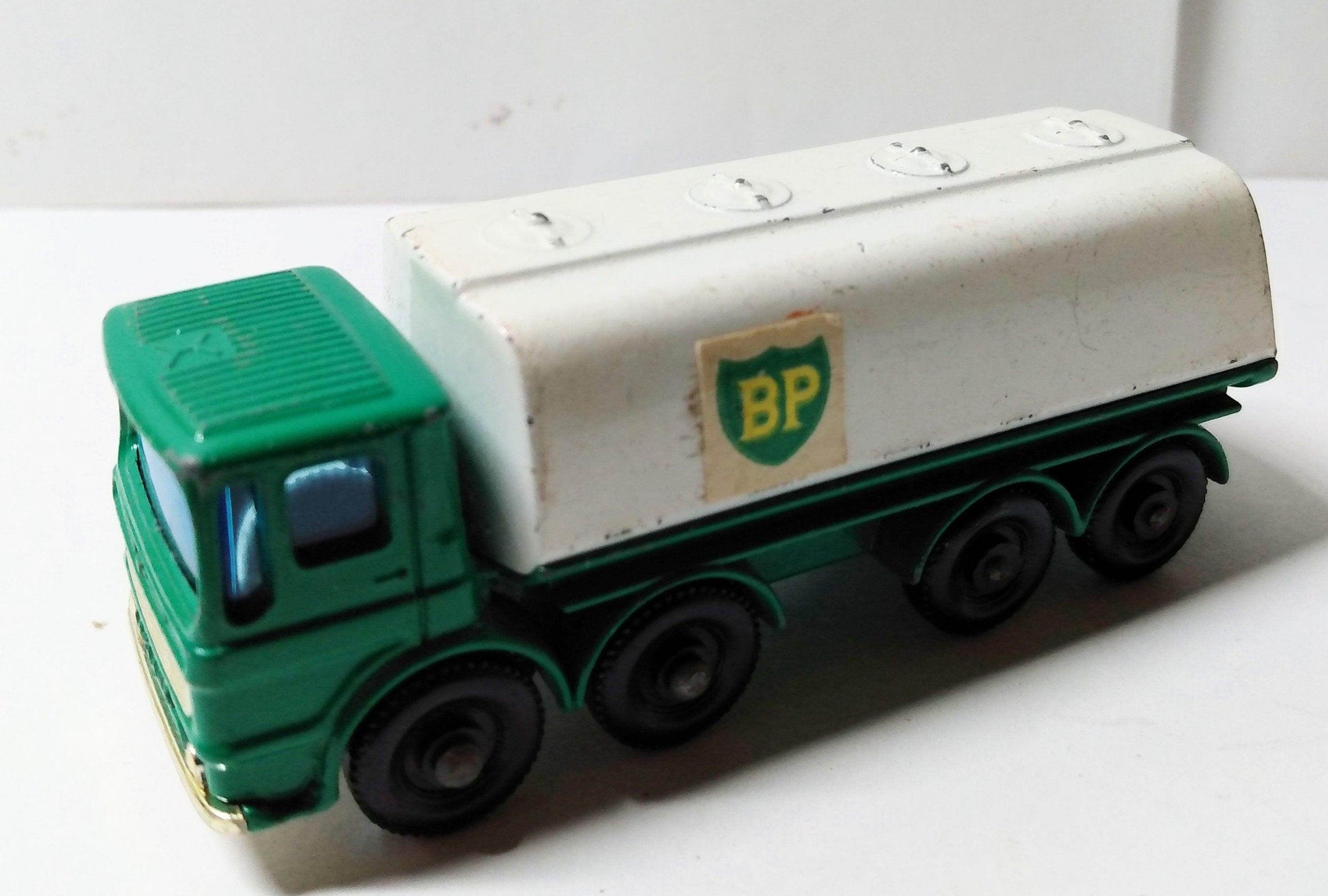 Lesney Matchbox 32 BP Leyland Petrol Tanker 1968 England - TulipStuff